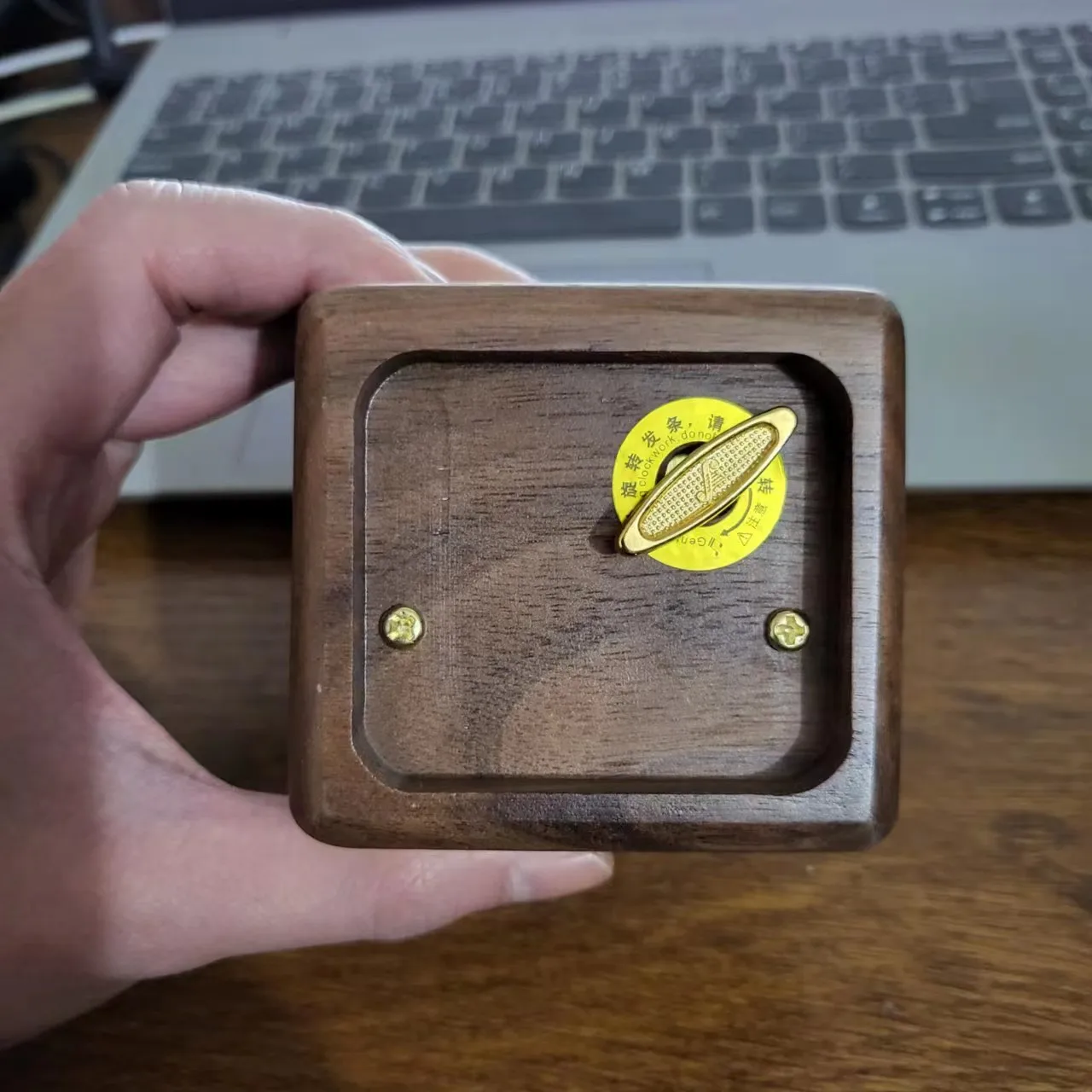 Caja de música de madera con mecanismo de relojería para niños, regalo de cumpleaños personalizado para novio y novia, Sky City