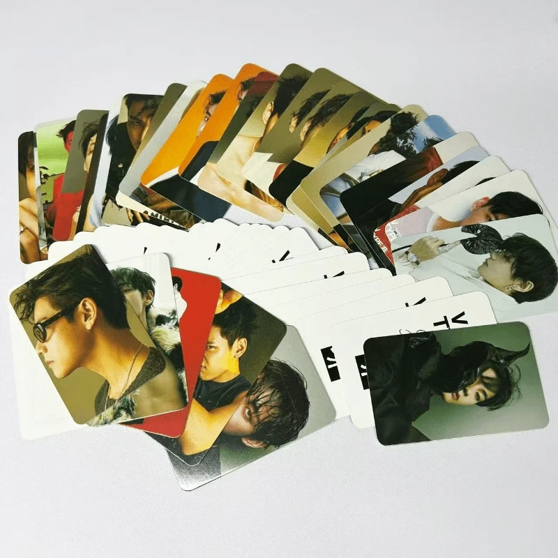 

92 B-Idol VMember Photo Card Set - Including60ZhangLOMOCard and32A mini sticker，Made of double-sided high-definition paper，It is