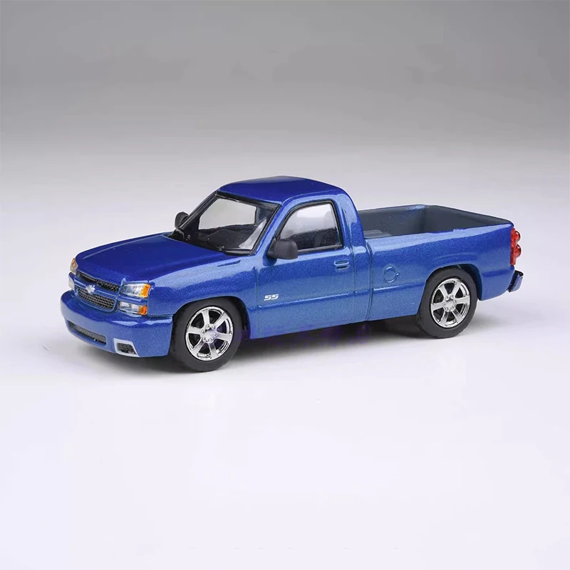 

Масштабная модель пикапа Silverado 2006 (1:64) из сплава, статическая коллекционная игрушка-сувенир для демонстрации