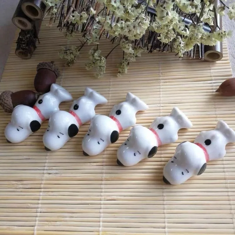 Hiasan kartun lucu Snoopy, ornamen kecil dekorasi desktop keramik portabel tampilan tinggi modis kreatif baru untuk pria dan wanita
