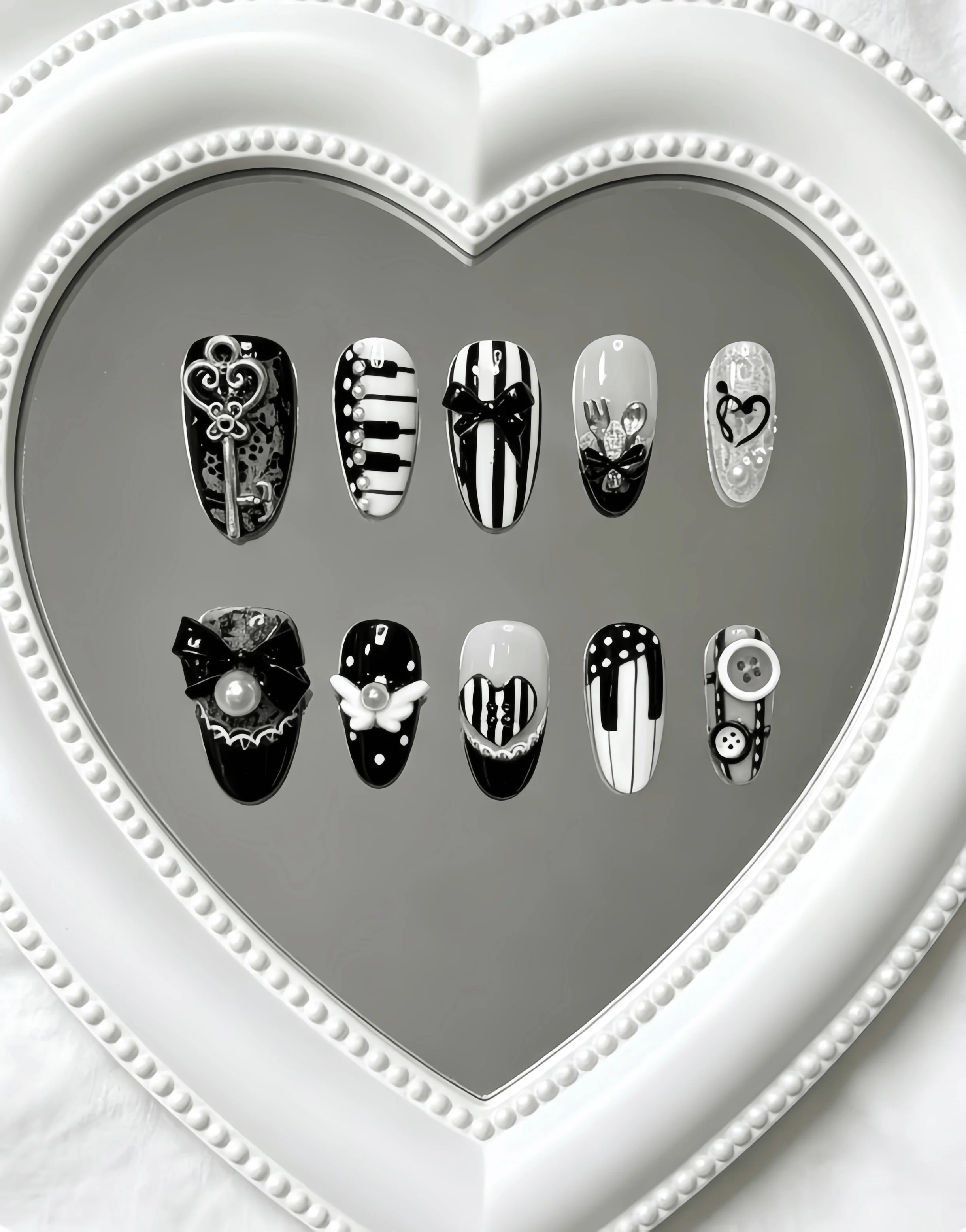 10-Piece Almond-Shaped Handmade Nails Y2K Millennium Black and White Piano Girl Style Nail Stickers