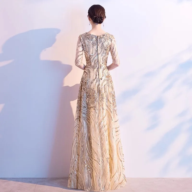 فستان سهرة نسائي جديد لعام 2025 ذهبي لامع برقبة دائرية فستان طويل أنيق ونحيف وأنيق للاجتماع السنوي وسحاب خلفي