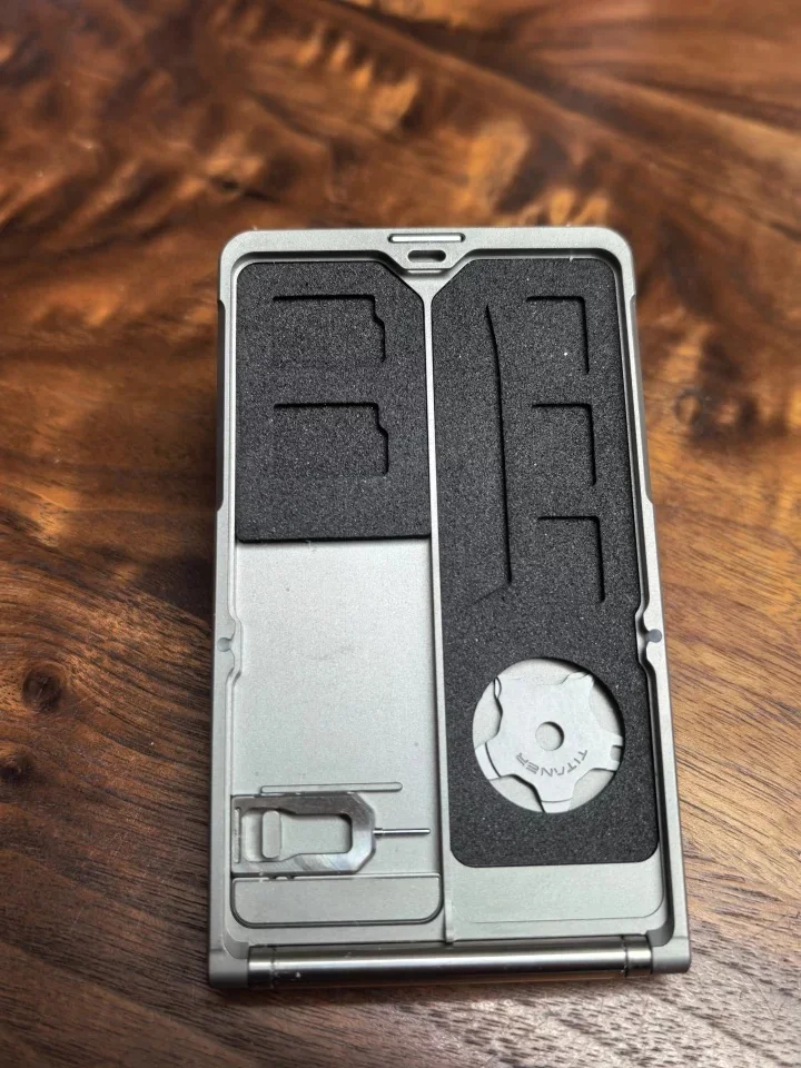 TITANER TITANER Titanium Alloy Titanium Alloy Card Holder and ID Organiser Magnetic Closure, Minimalist Business-Style Men’s Wal