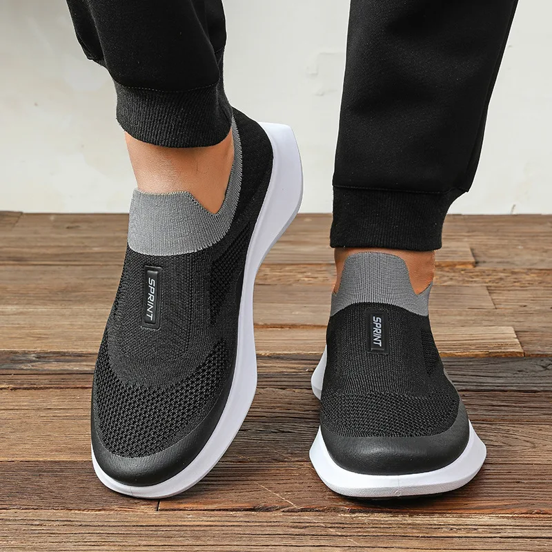 

Мужские весенние универсальные повседневные легкие кроссовки с мягкой подошвой и дышащим верхом для занятий спортом.