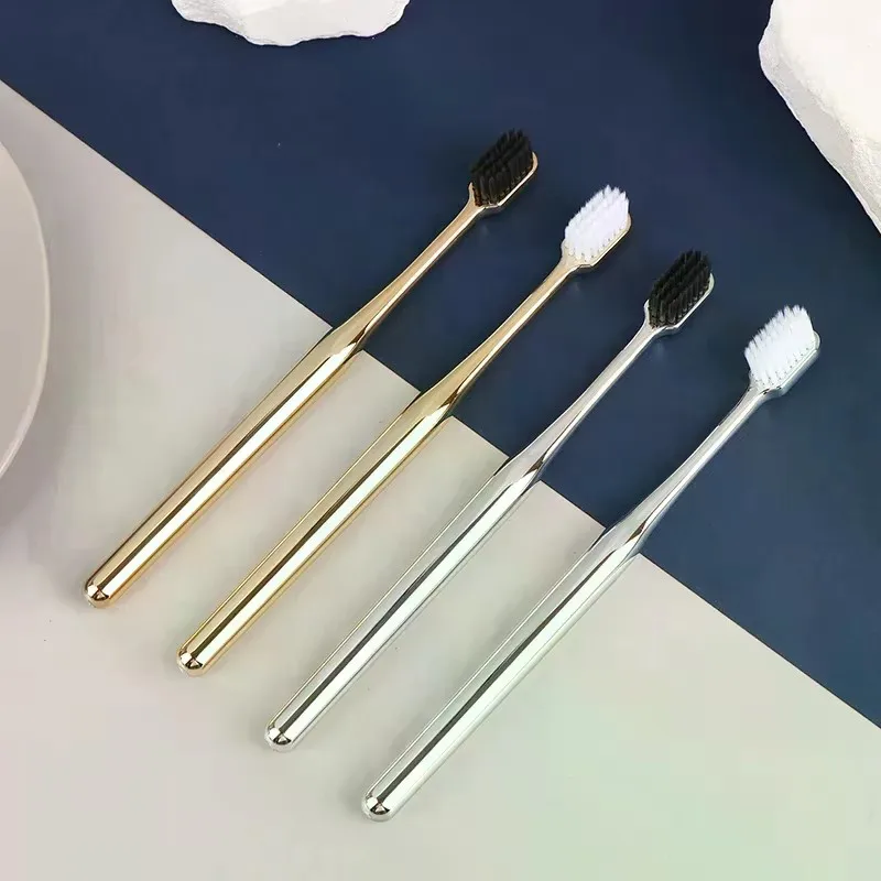 

1/2/3/4 шт. Мягкая зубная щетка для взрослых, чистящая, с мягкой щетиной, для мужчин и женщин, с покрытием под золото/серебро