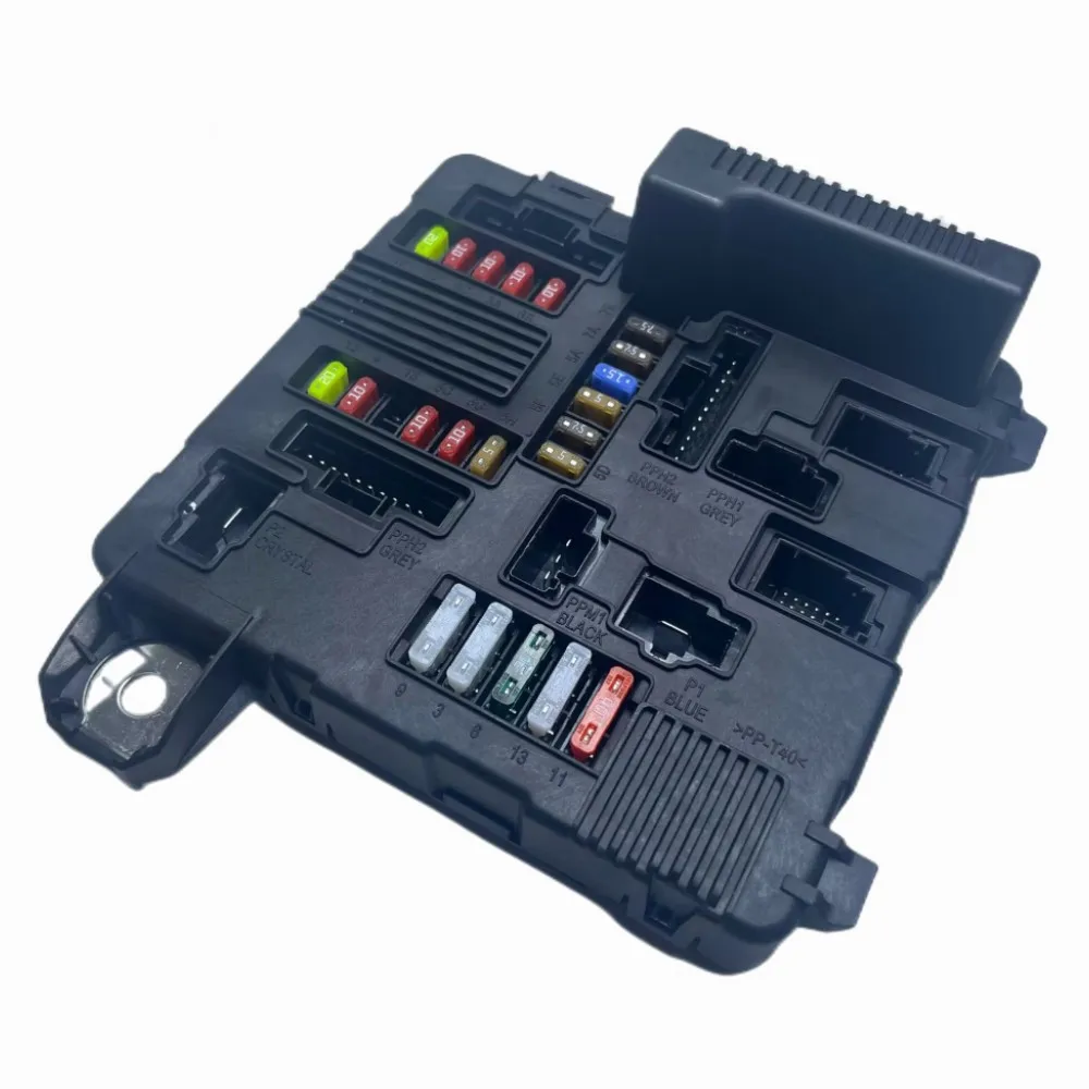 Brand New Engine Fuse Box 8200306032 8200306033 5118399300 8200262385 for Renault Megane II Scenic