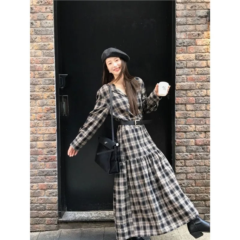 Retro French Pleated Design Plaid Long-sleeved Loose Dress for Women Autumn Art New Style Plaid Vacation Long Dress Women’s Wear