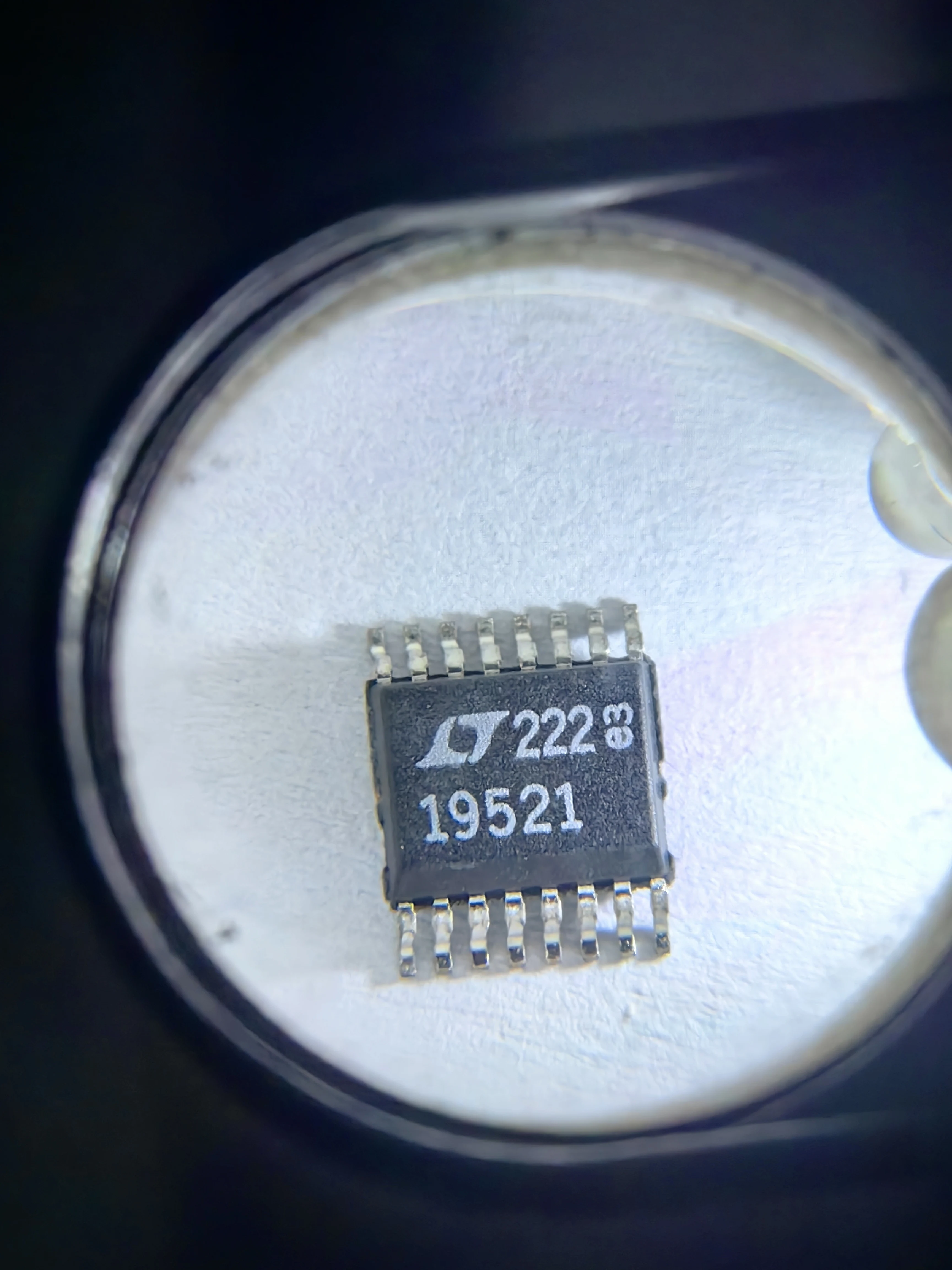 LT1952 LT1952EGN-1 LT1952IGN-1 LT1952EGN LT1952IGN LT1952 - สวิตช์เดี่ยวตัวควบคุมไปข้างหน้าแบบซิงโครนัส