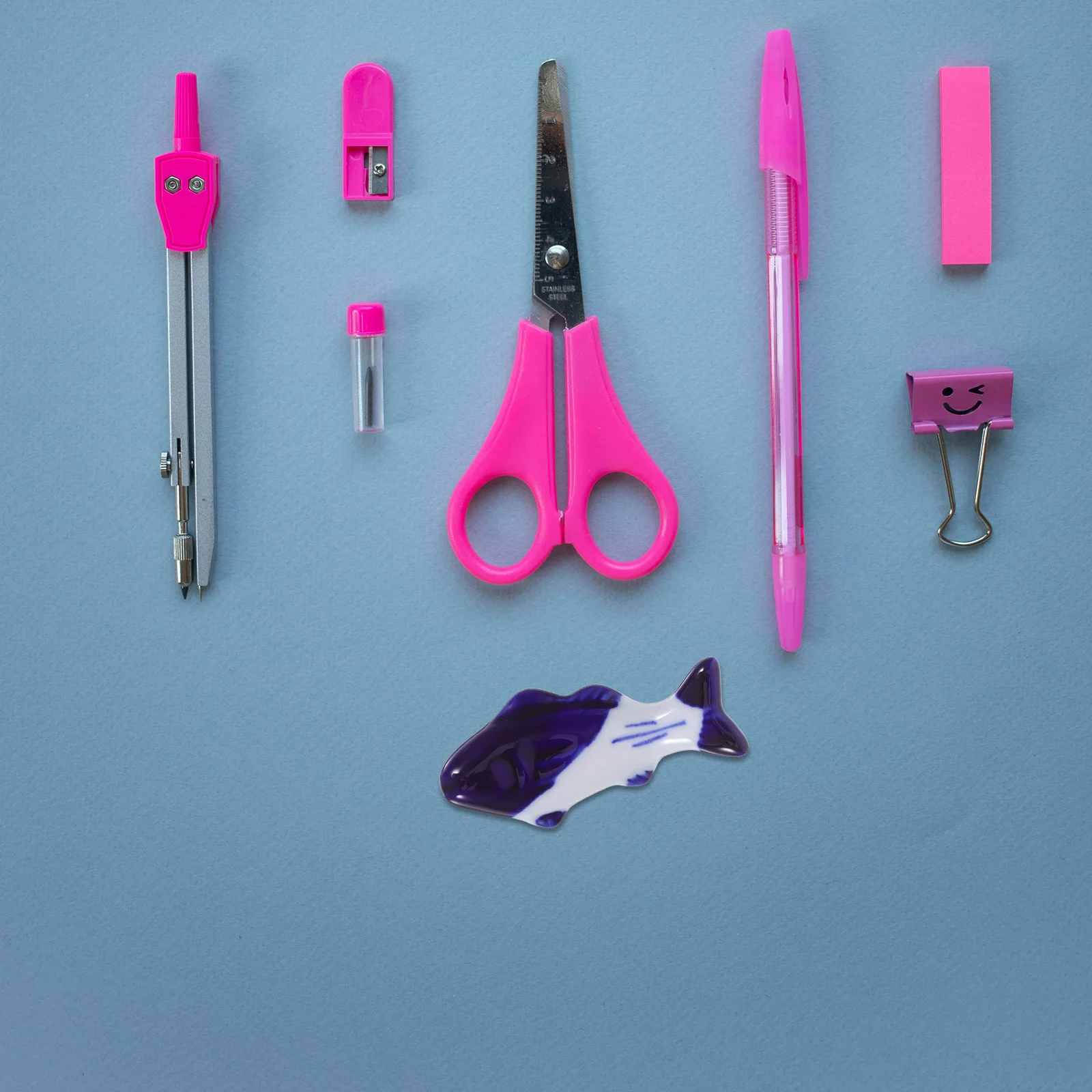 

4Pcs Adorable Fish Shape Ceramic Pen Holder Functional Brush Rest for Office School Home Use Aesthetic Desk Organizers Kawaii