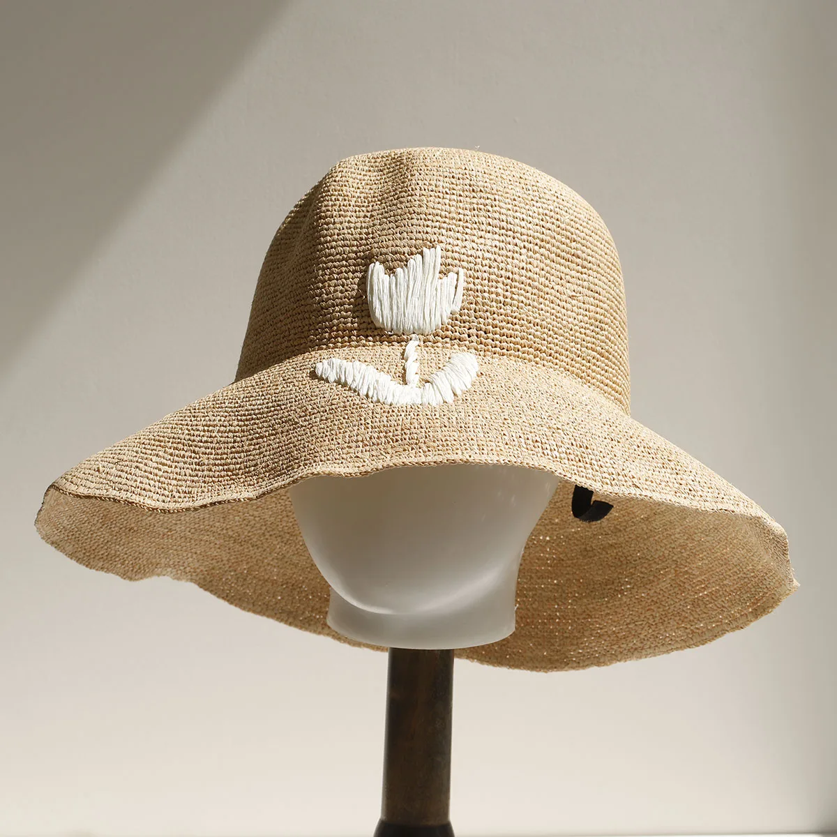 2026 Natürlicher Raffia Handgewebter Sonnenhut für Damen Sommerlicher Sonnenschutz UV-Schutz Breiter Rand Strand-Strohhut Koreanischer Designer Blockhut – Detail 8