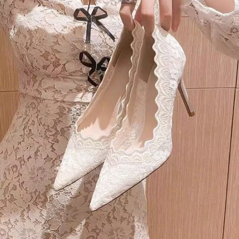 

Women Pumps Fashion Embroidery Lace High Heels French Style Pointed Toe Wedding Bridal Shoes for Women Banquet Dress Shoes Pumps