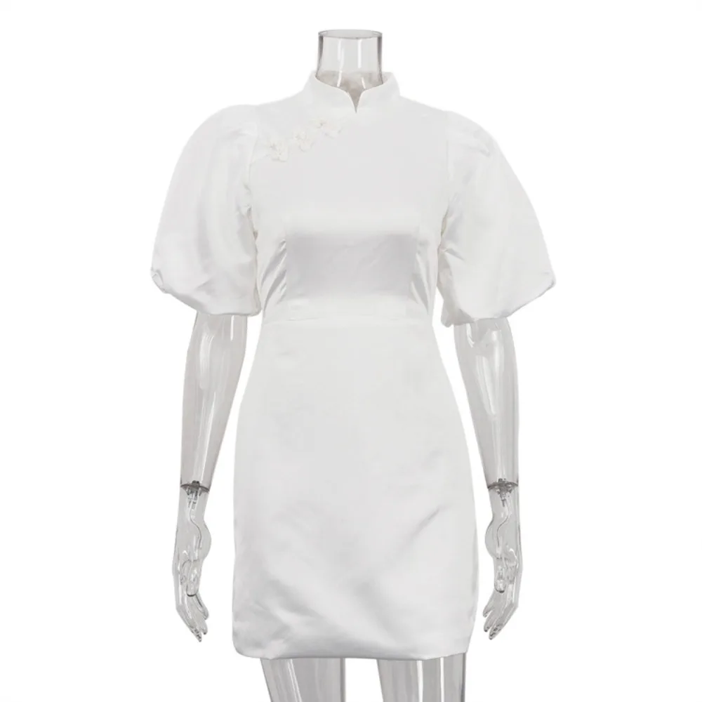 TWOTWINSTYLE フレンチレトロ ホワイトドレス レディース スタンドカラー パフスリーブ ハイウエスト サテン Aラインワンピース 女性用 新作