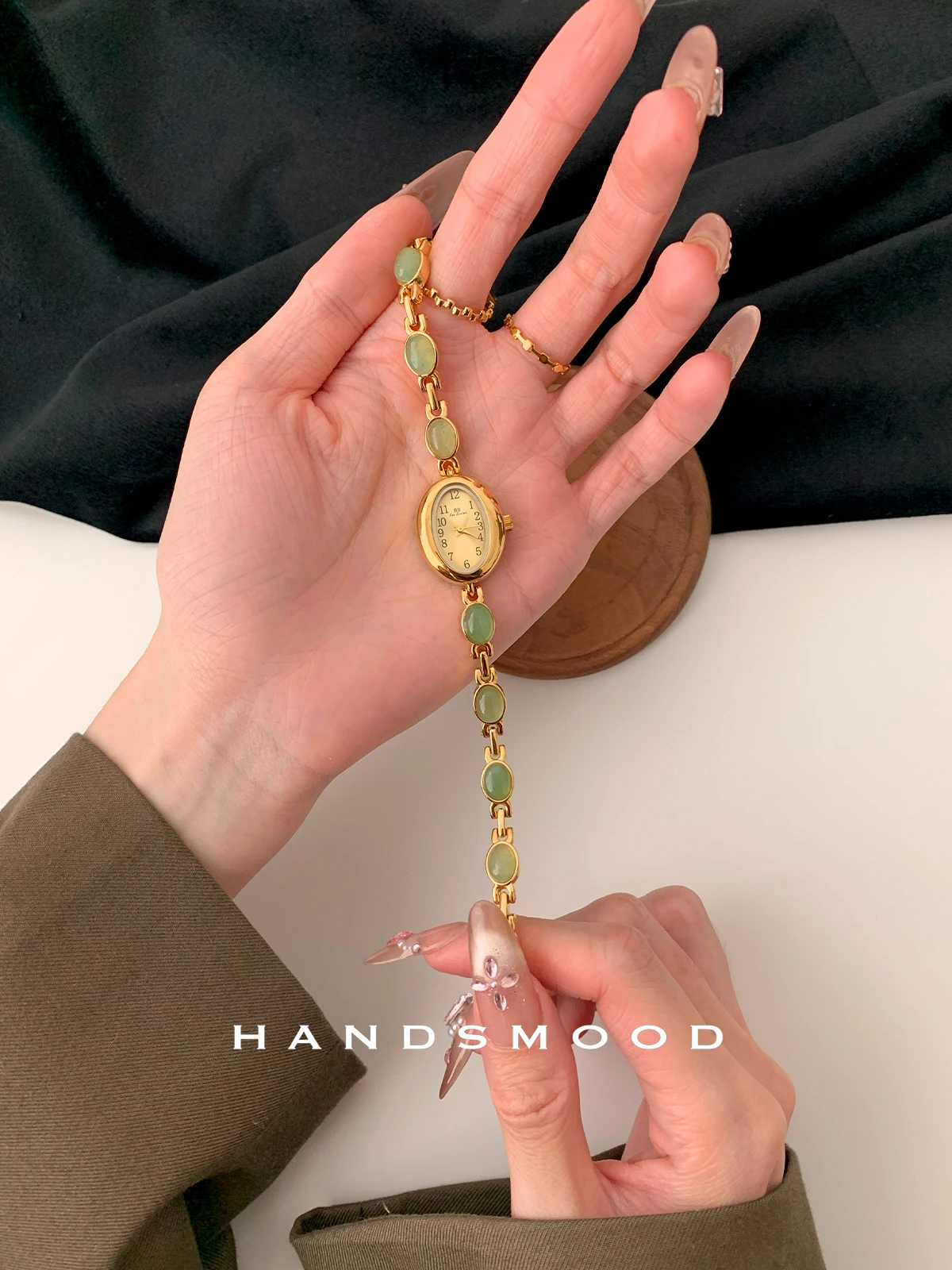 

Exquisite and petite oval dial, a luxurious and sophisticated women's watch, a stylish quartz wristwatch, a gift for women.