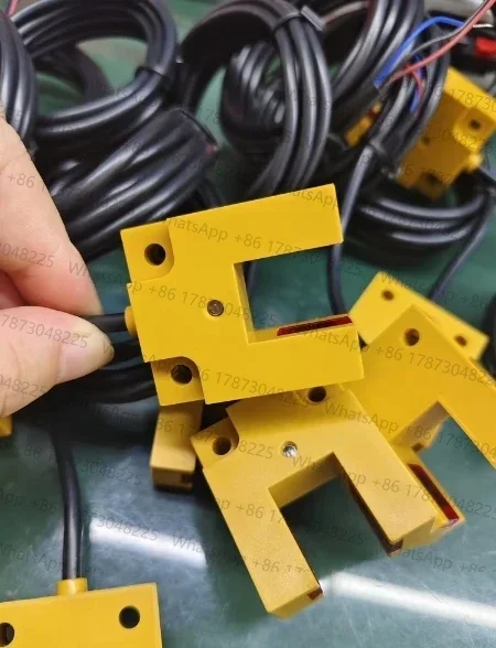 2PCS E3S-GS15N E3S-GS15N2 E3S-GS15P E3S-GS15P2 OMKQN Slot Photoelectric Sensor NPN PNP 3-Wire 12-24VDC Sn-15mm