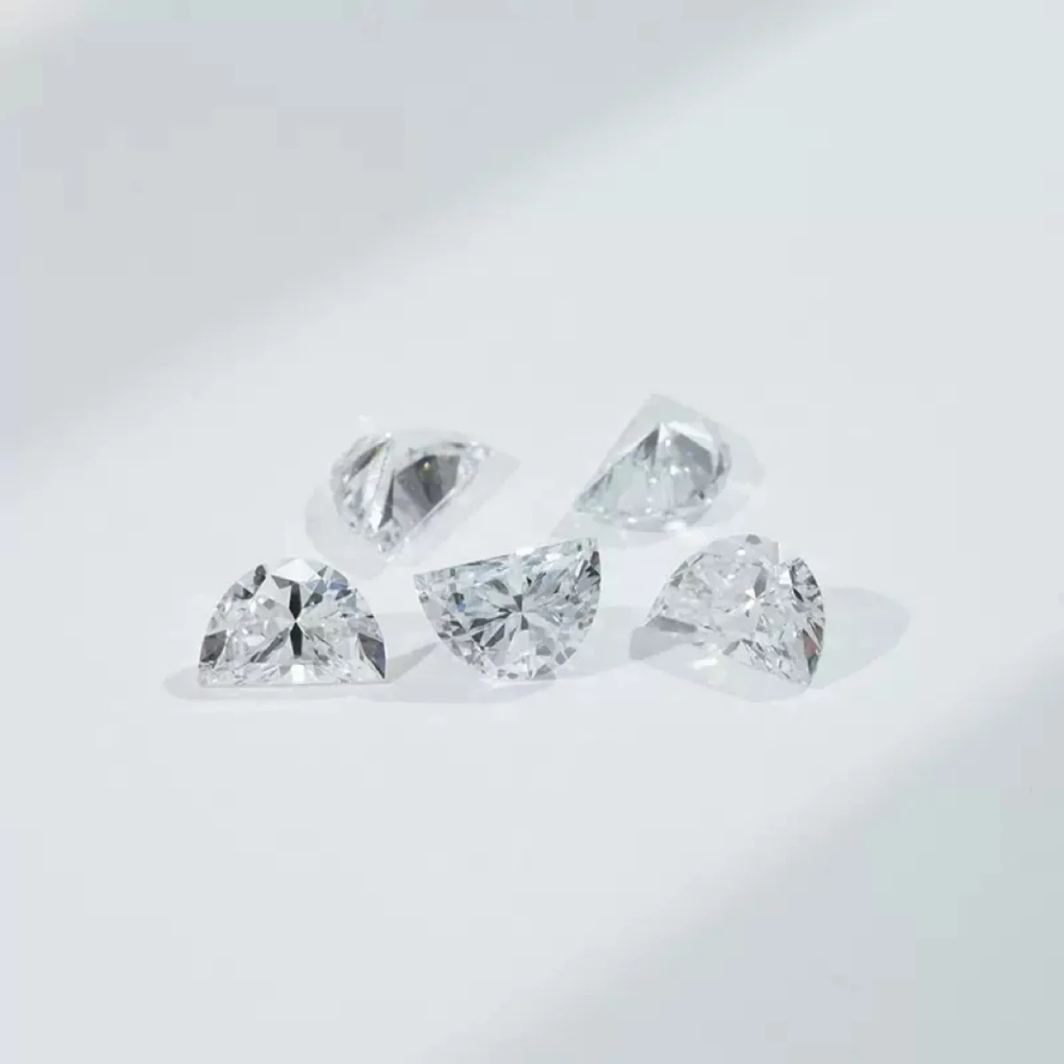 1Pcs Half Moon Melee Diamond Different Sizes Lab Created Small Diamonds DEF VS/VVS Lab Grown Small Diamond for Jewelry Setting