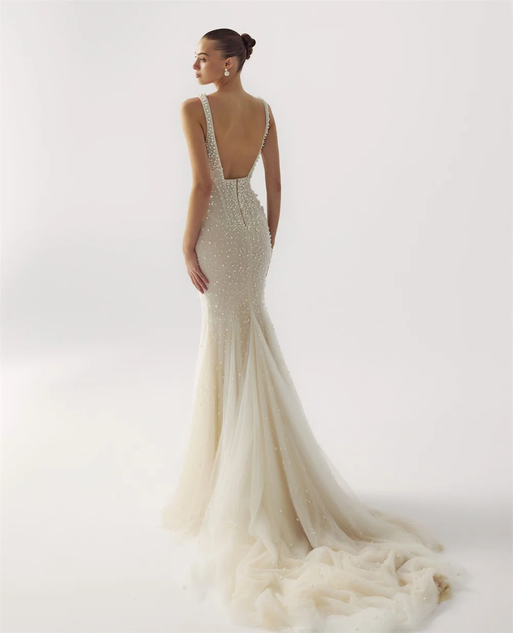 Tokyo Customized White Mermaid Wedding Dresses Elegant Square Collar Sleeveless Bridal Gowns Zip Back Court Train Wedding Gowns