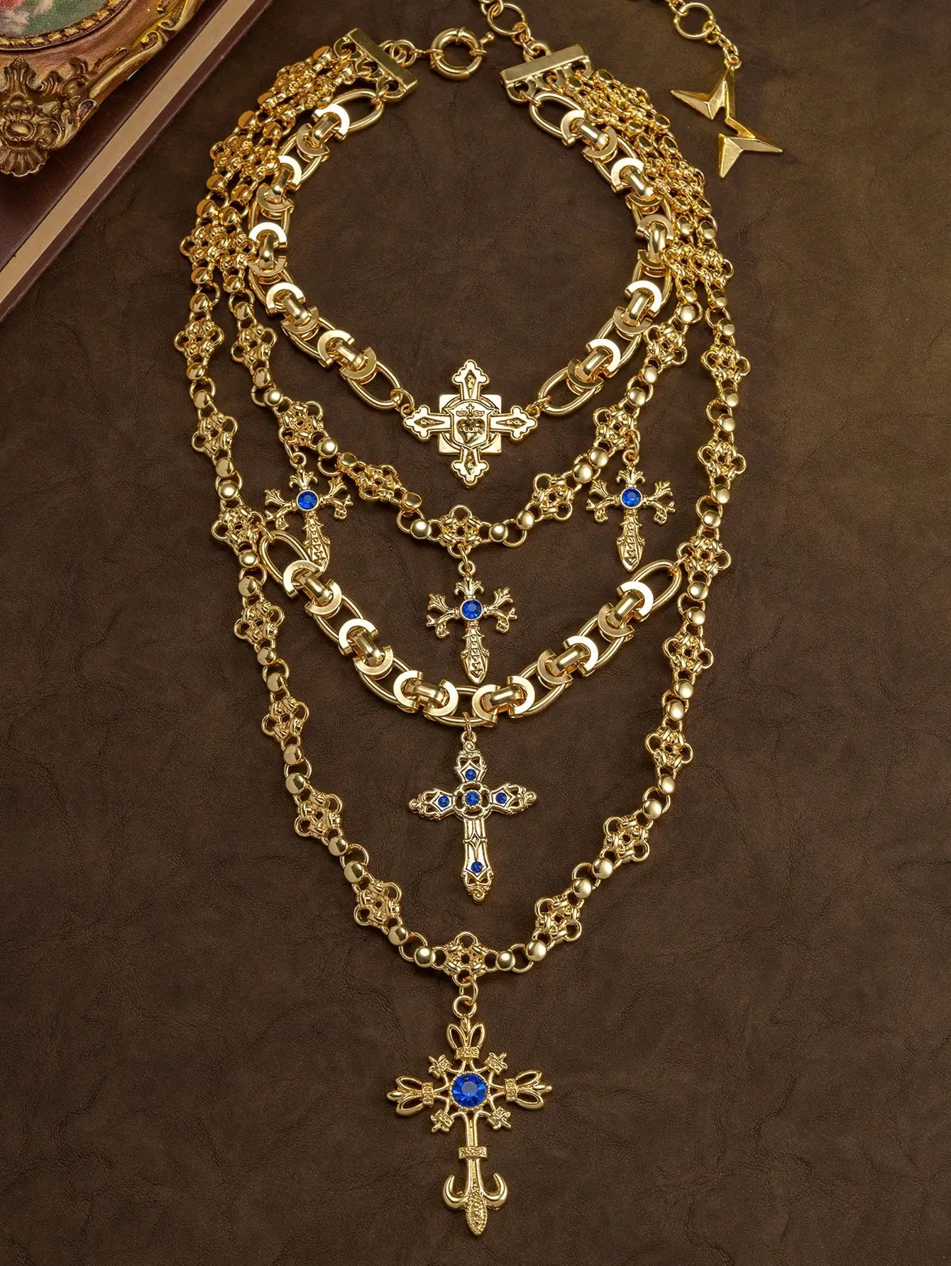 A Vintage Multi-Layered Cross Necklace, Perfectly Blending Medieval Gothic Aesthetics With Modern Luxury, Featuring Different Shaped Cross Pendants, Rich In Layers And Visually Striking, Suitable For Banquets, Parties, Daily Commute And Other Occasions