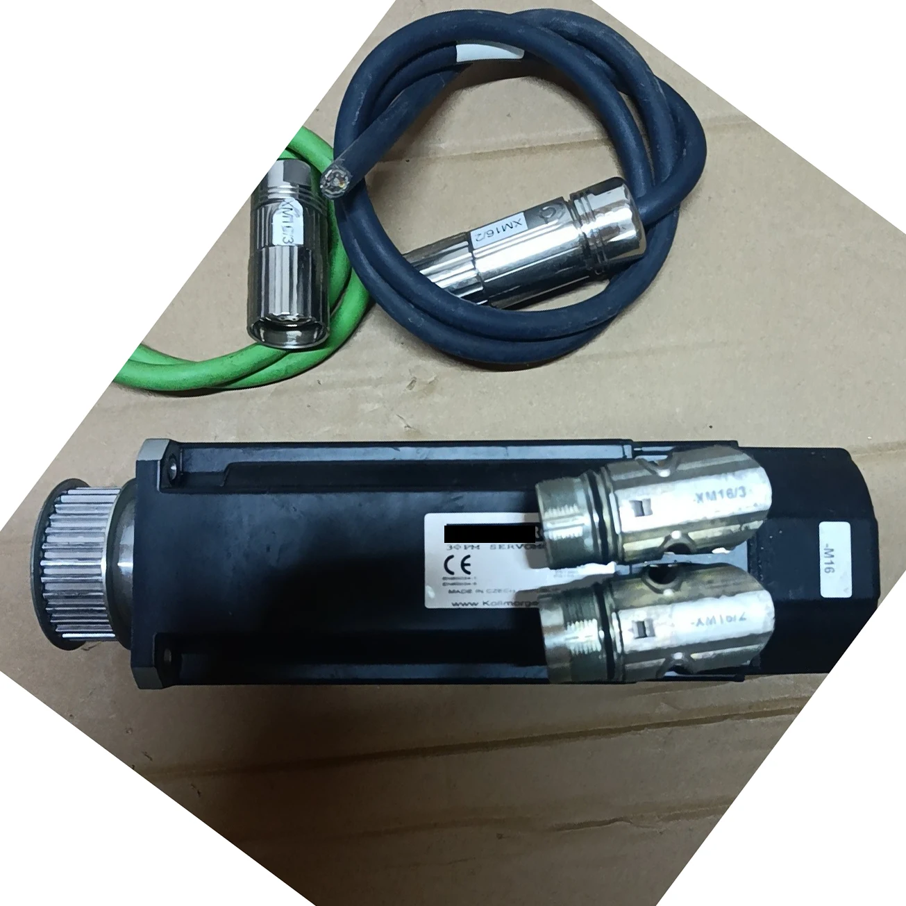 AKM33E-ANC2R-00 Серводвигатель