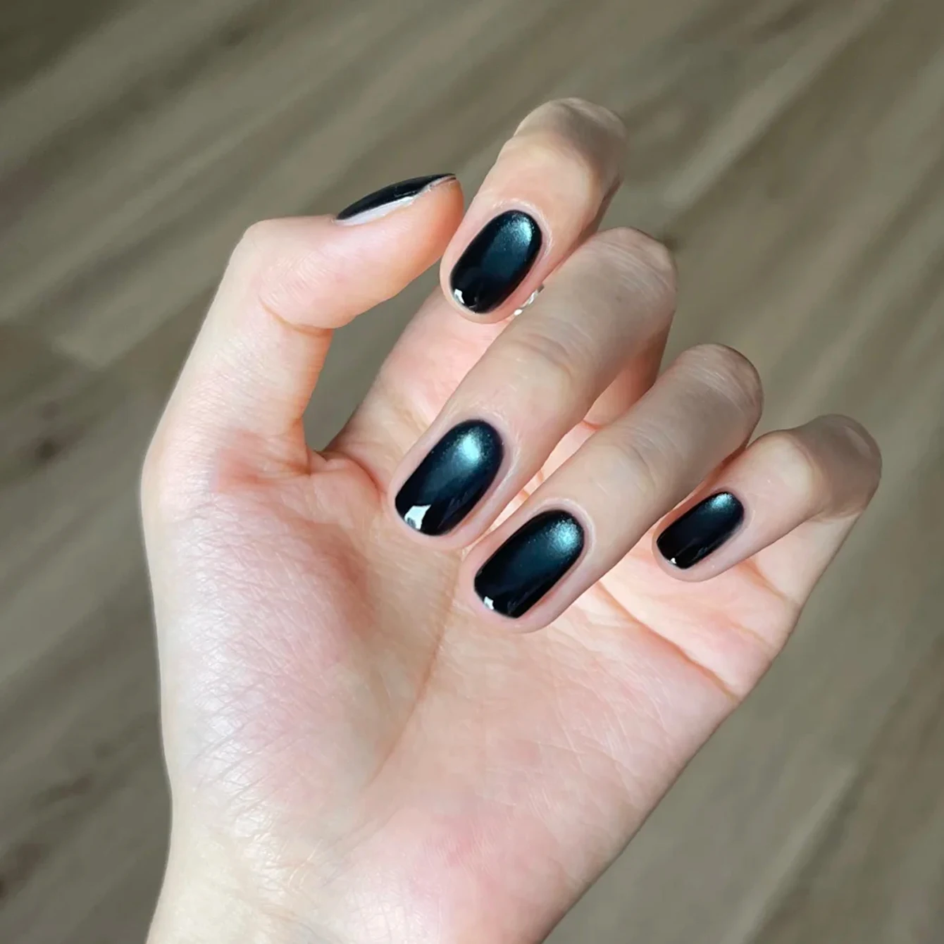 2026 summer hot item, white night blue cat eye nail art, wearing nail art, short style, high-end spicy girl nail glue