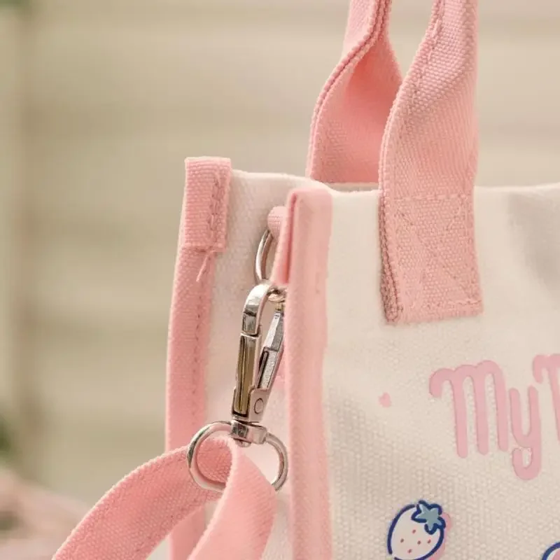 حقيبة كروسبودي صغيرة حقيبة قماش كروسبودي لطيف حقيبة ماكياج محمولة كتف واحد حقيبة المرحاض أنيمي الشكل Kawaii الكرتون