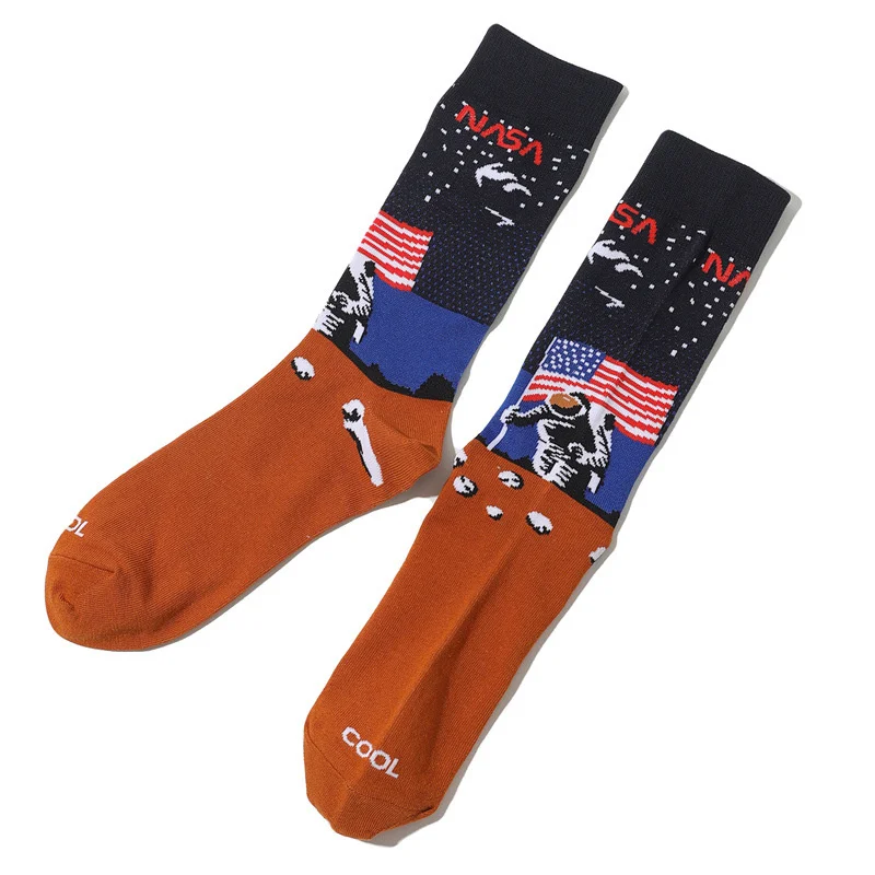 2023 autumn winter new products boxing men\'s socks dollar mid-tube socks black and white checkerboard socks beer women\'s socks