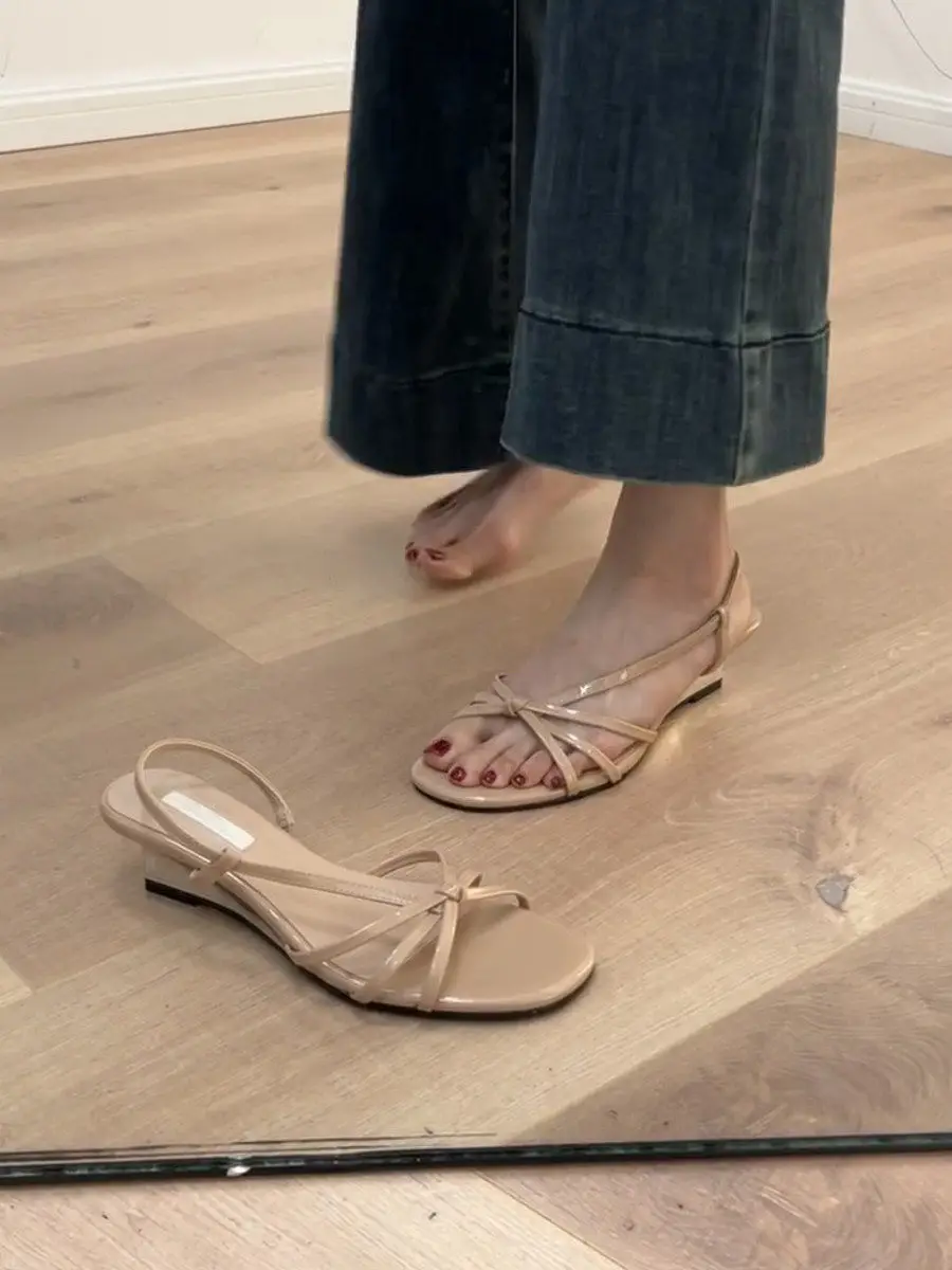 Fashionable Summer 2026 Women's Slip-On Toe-Open Sandals with Slope Heel Holiday Thong Clogs Breathable Low Cut Fairy Style
