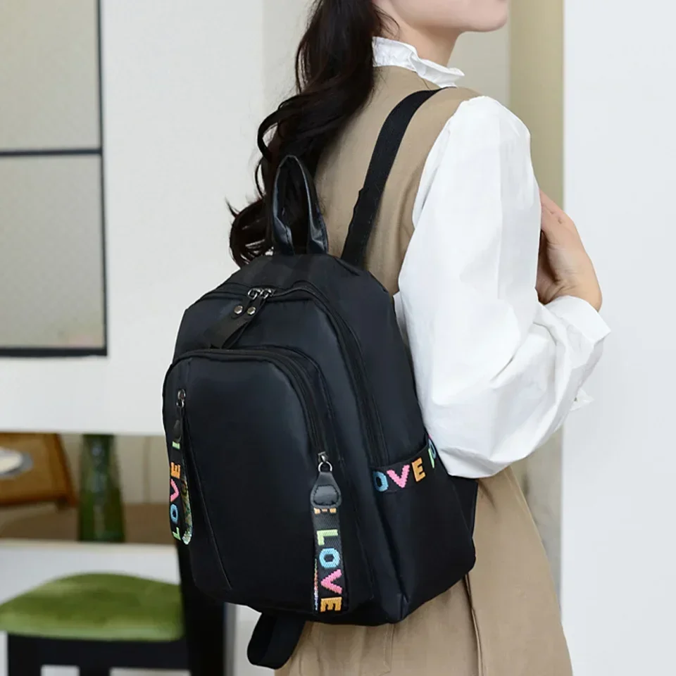 Korean Version Versatile Trendy Backpack Fashionable And Casual Large Capacity Women\'s Travel And Leisure Backpack