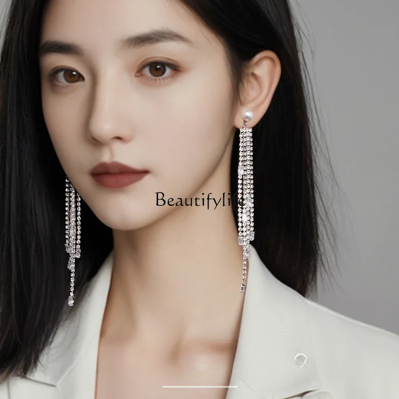 Light luxury super long ear clips, square round face, fringed earrings, showing a small face, high-end temperament, mosquito