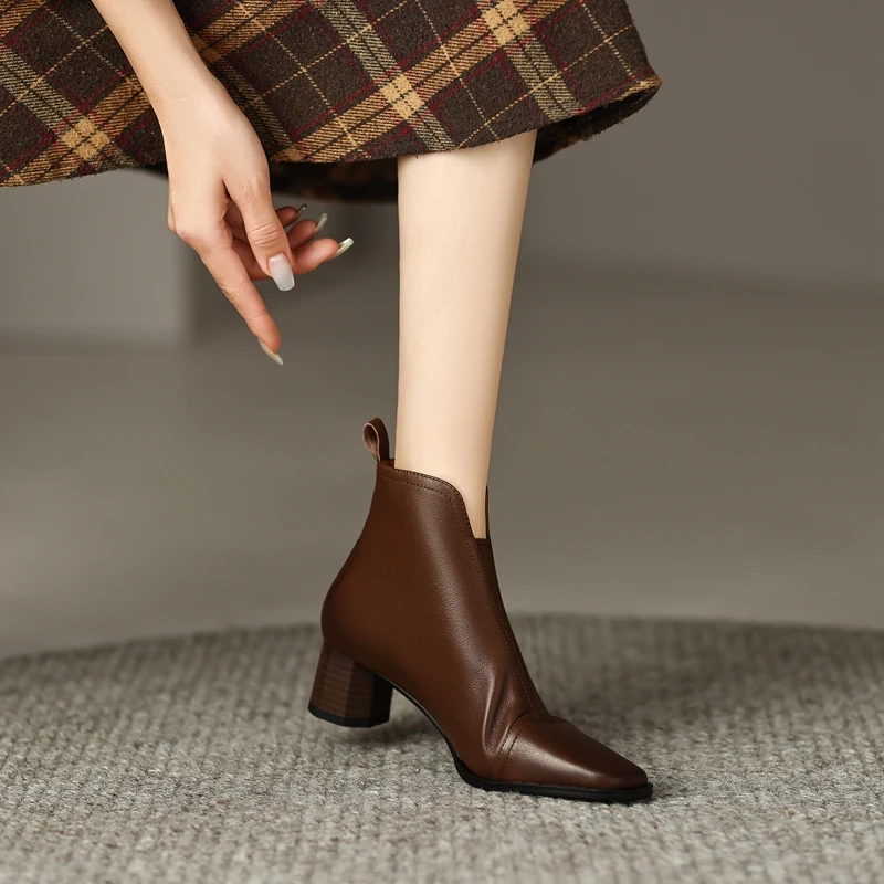 

Women's new autumn and winter square toe retro leather cowhide mid heel thick heel size Chelsea calf boots