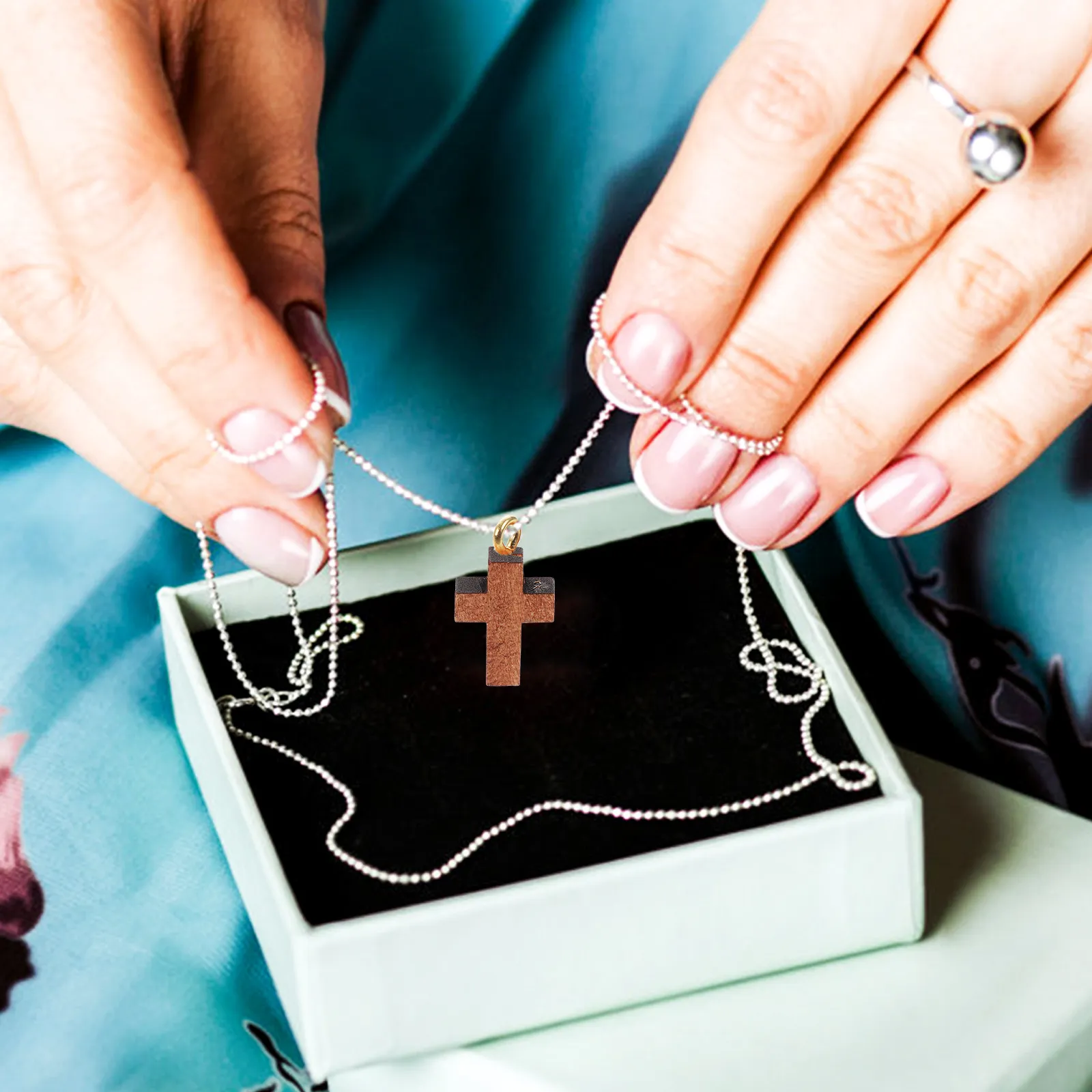 

200 шт. деревянных подвесок-крестиков для изготовления украшений своими руками: ожерелий, браслетов, брелоков, декоративных подвесок, деревянные кресты для рукоделия