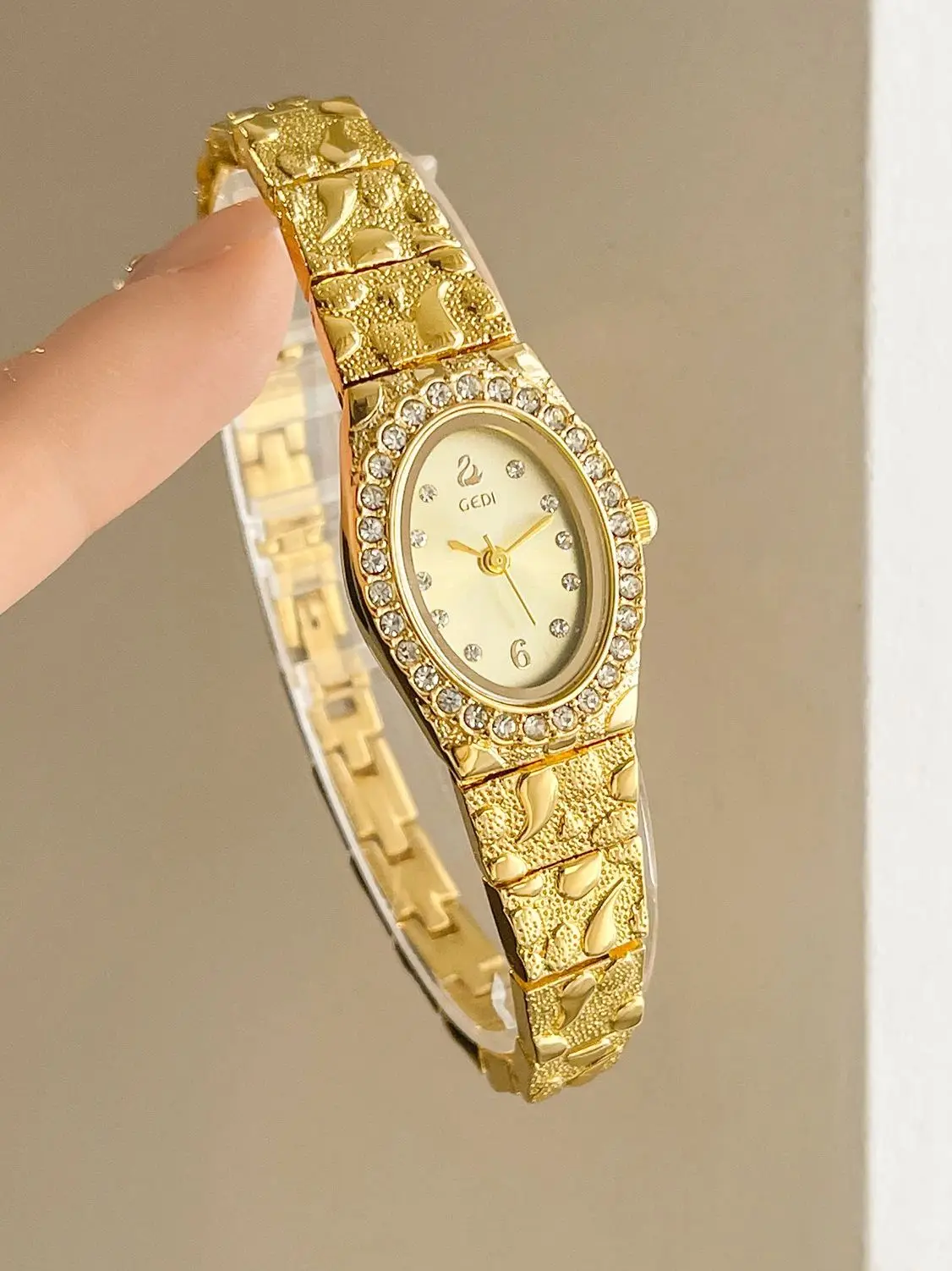 

Retro Elegant Woman' Watch Light Luxury Diamond-Studded Oval-Shaped Fashion Waterproof Quartz Wristwatch Holiday Gifts for Women