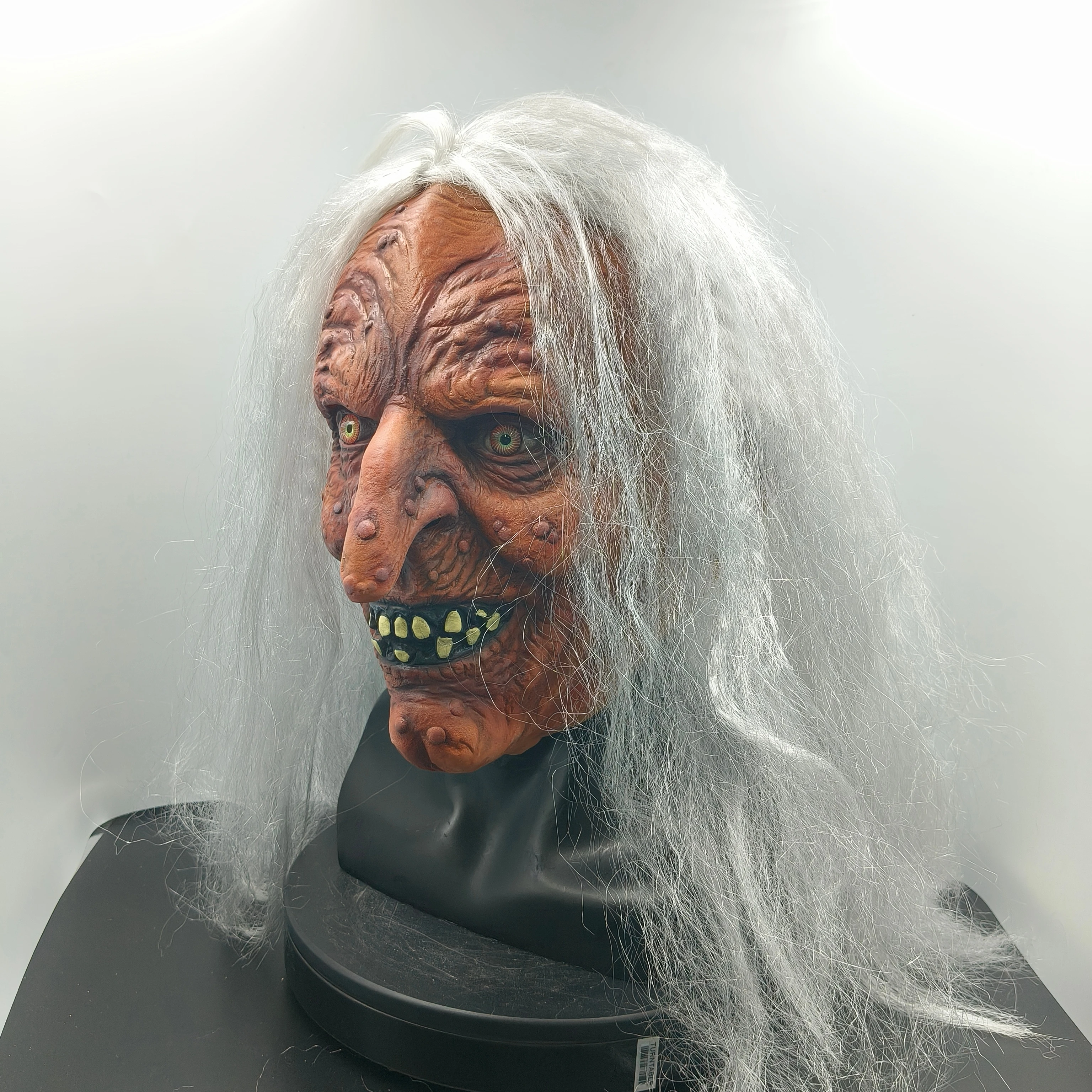 Realistische Latex-Alterfrauenmaske Gruselige Hexenmaske Unheimliche Oma Vollkopf-Gesichtsmaske mit Weißem Haar Horror Cosplay Halloween-Party-Kostüm – Detail 7