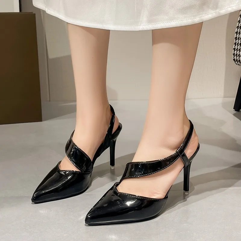 Sandal Seksi, Stiletto Elegan Ujung Lancip Kulit Paten Ukuran Besar, Sepatu Wanita Pesta dan Pesta Gaya Baru Musim Panas 2025