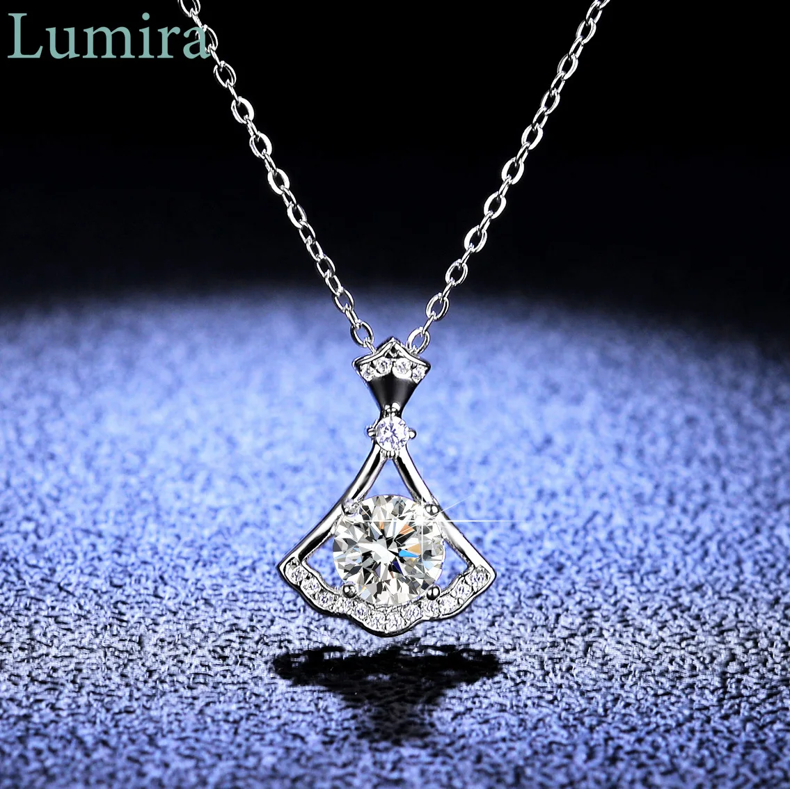 

Lumira Emerald 1 Carat Mossanite Pendant Platinum PT950 Necklace for Women Dress Pendant Necklace Choker Necklace