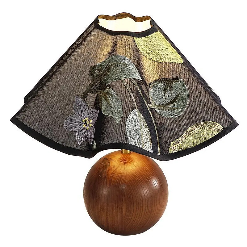 

Creative plaid desk lamp Bedroom bedside lamp American nostalgic high-end bedside table