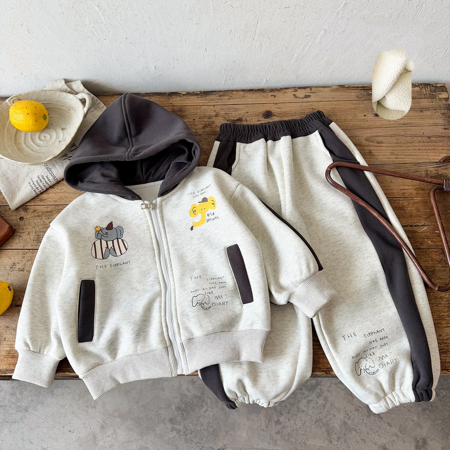 nuevo-conjunto-de-2-piezas-de-invierno-para-ninos-y-bebes-sudadera-abierta-gruesa-y-calida-con-estampado-de-dibujos-animados-y-pantalones-con-cintura-elastica-para-ninos-pequenos