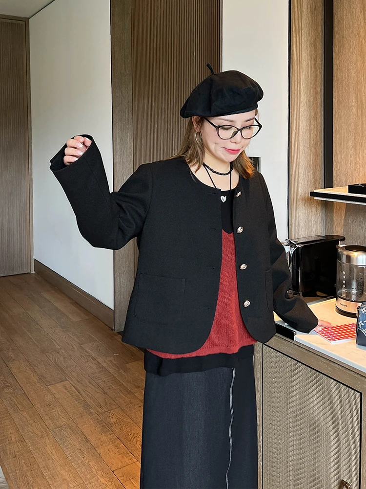 

Оригинальная куртка Vogana большого размера, свободного кроя, в корейском стиле, с круглым вырезом, на пуговицах, для осенней моды, стройнящая фигуру...