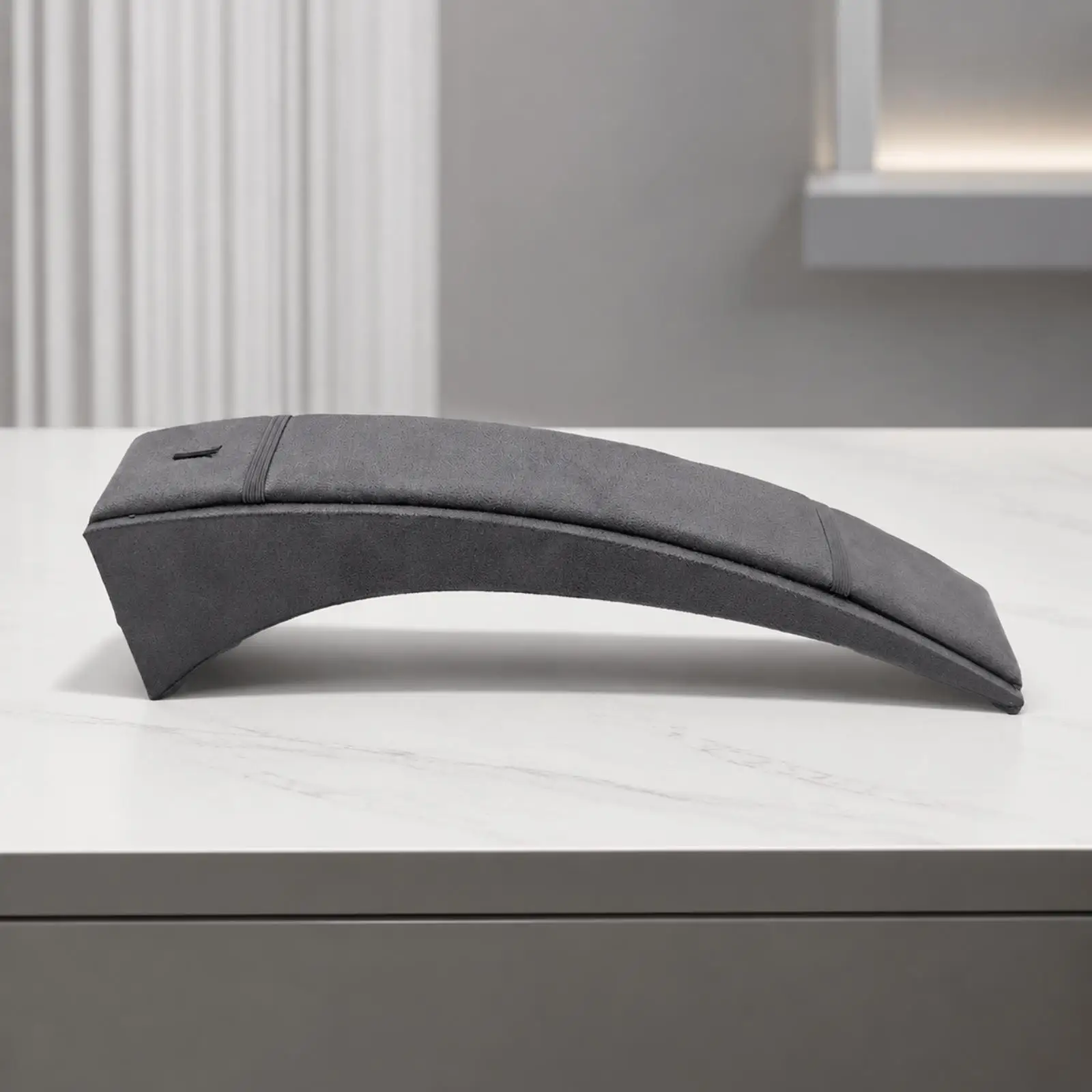 Watch Display Stand with Elastic Retaining Bands Countertop Curved Arch-Bridge Watch Stand Soft Multi-Functional