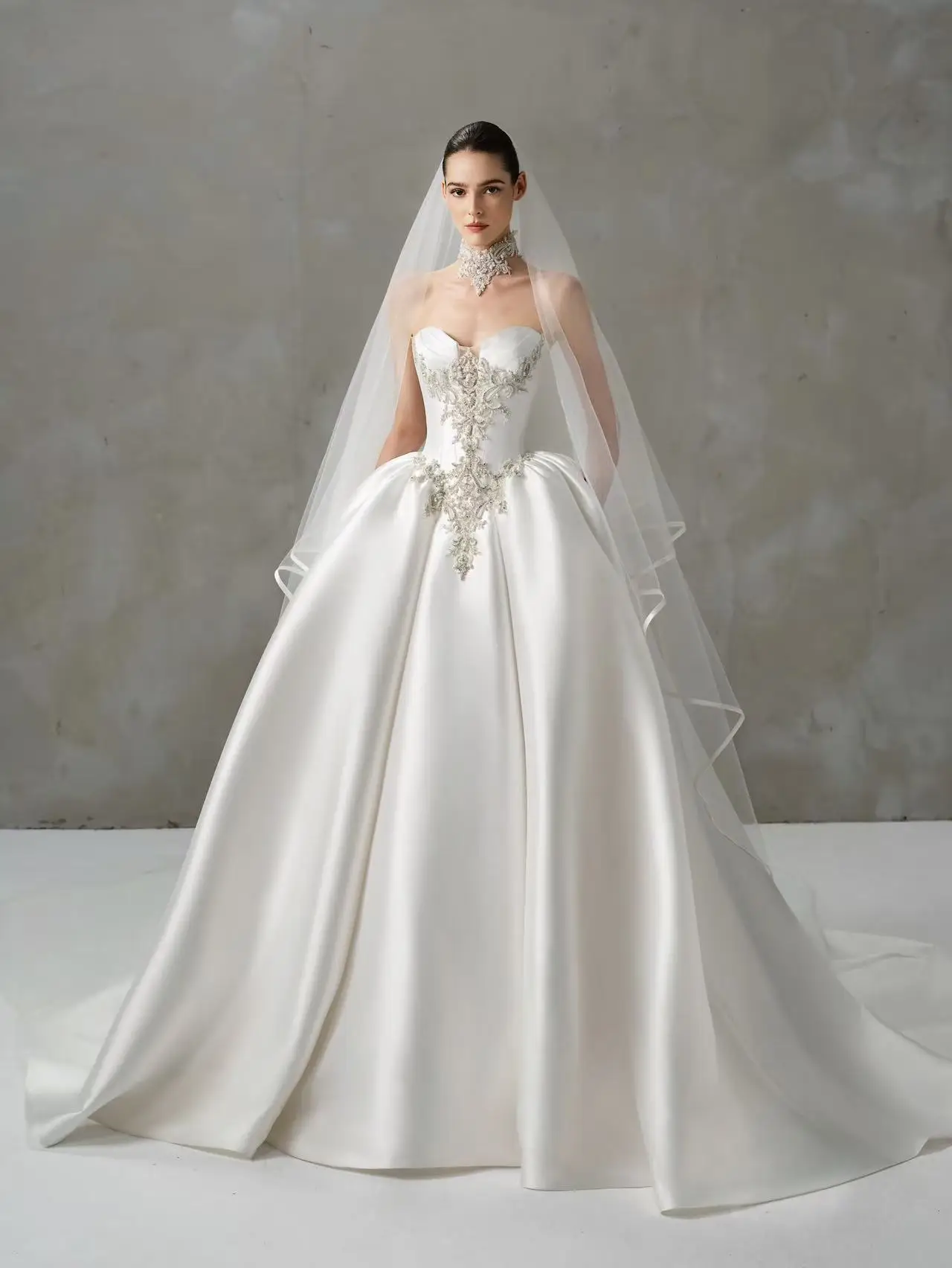 Strapless Heavy Embroidery Satin Ballgown Wedding Dress Button Closure Cathedral Train Bridal Gown Custom Size Vestido De Novia