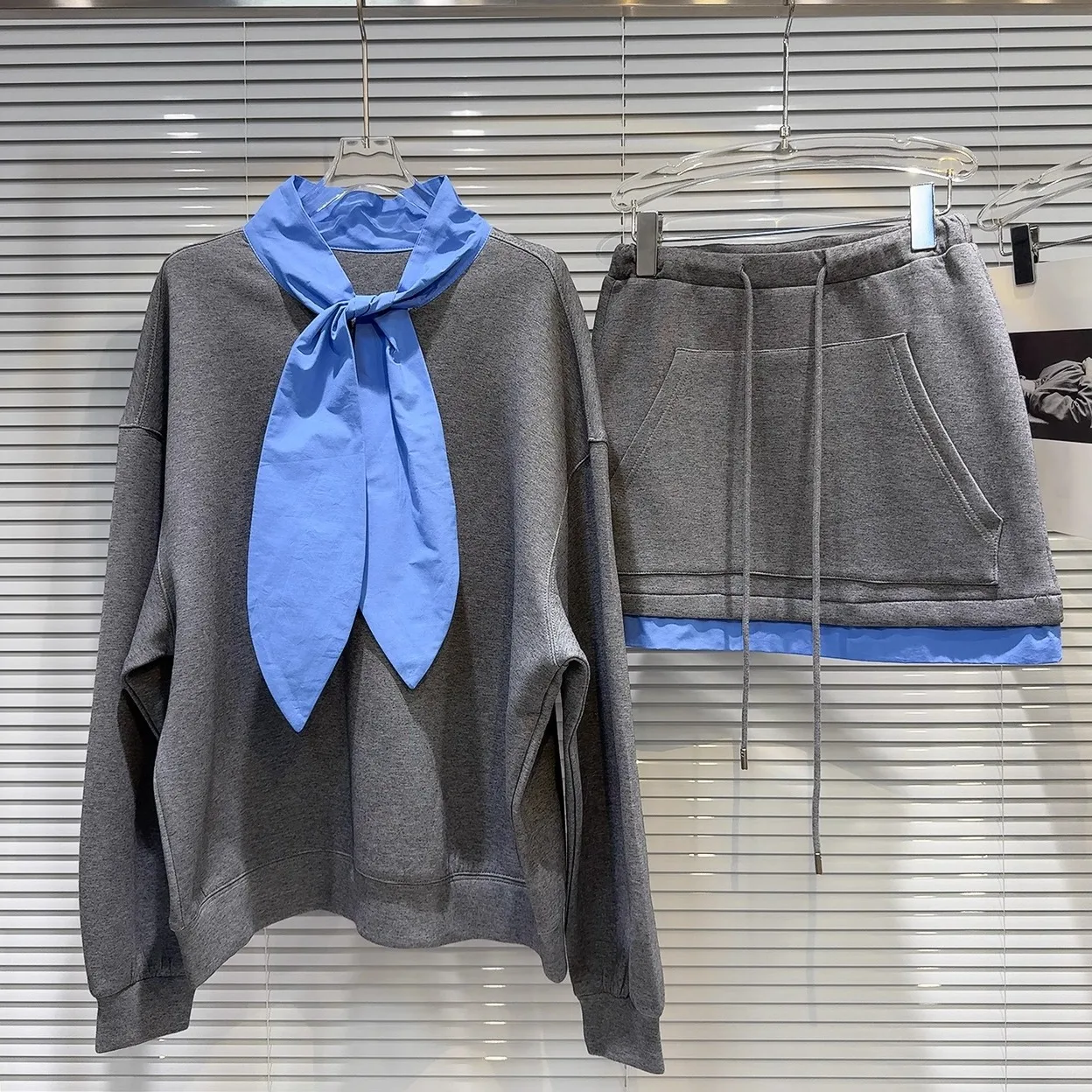 

Весенний комплект 2026: свитшот с узлом и юбка на шнурке, повседневный женский модный костюм-двойка