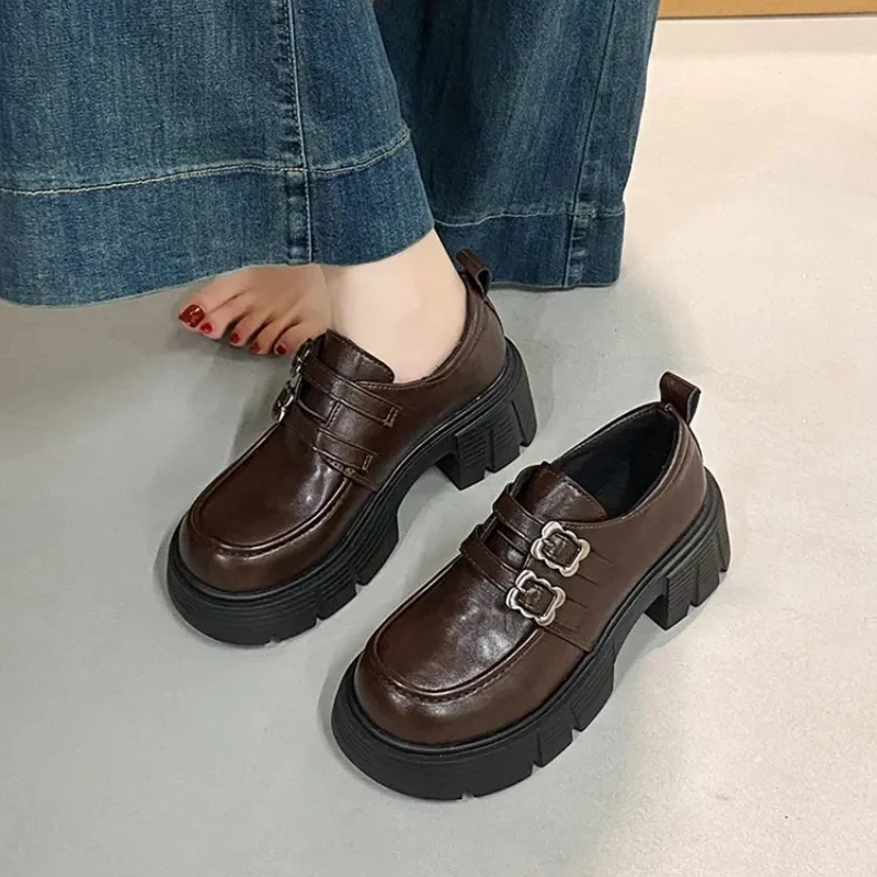 ハイヒールとローヒールの女性用革靴、ファッショナブルで多用途な新しい高品質のレトロスタイルのシングルヒールシューズ