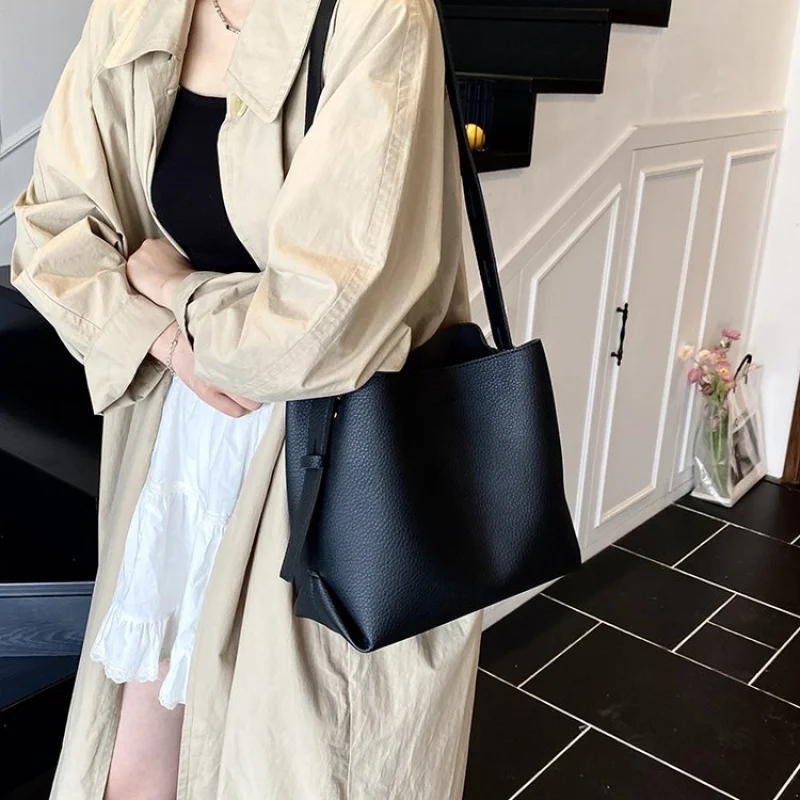 

2025 New High-end Luxury Brand Ladies Leather Tote Bag Famous Designer Paris Vintage Simple​