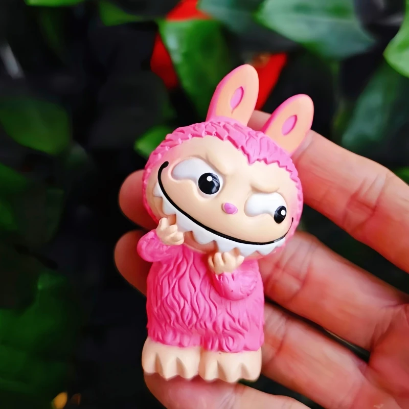 Venta caliente celebridad de Internet Venta caliente LABUBU caja ciega estatuilla adorno de coche juego de moda muñeca súper linda regalo de cumpleaños de niña