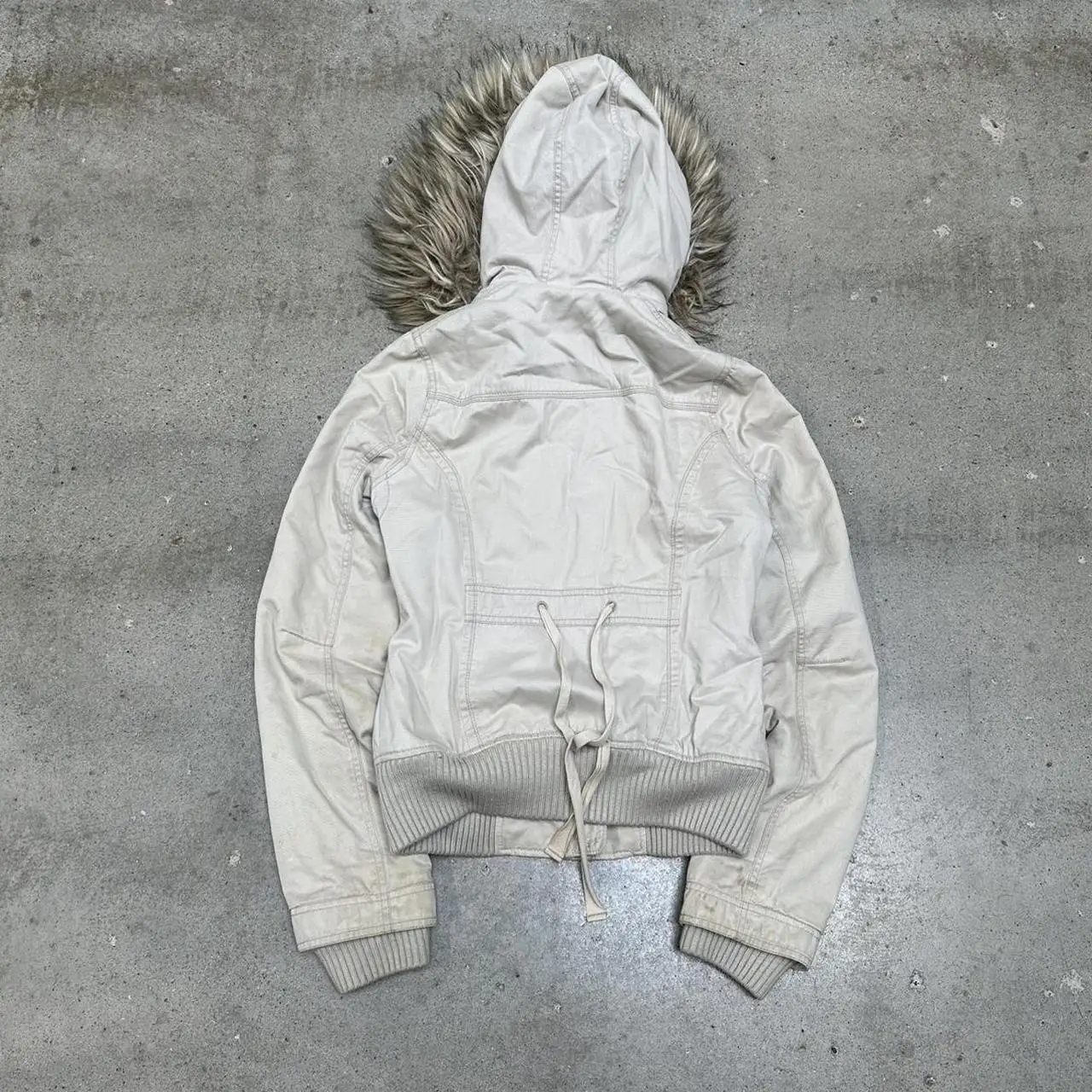 سترة نسائية بغطاء للرأس مبطنة بالفرو بتصميم كلاسيكي على طراز الشارع الأمريكي معطف أبيض بسحاب دافئ من القطيفة على الطراز القوطي معاطف غير رسمية على طراز Y2K #2