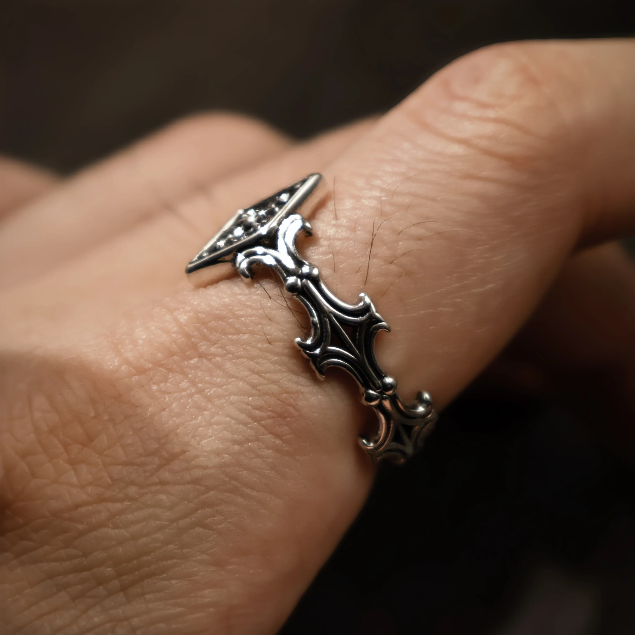 Retro Iris Kreuz Rhombus Verstellbarer Offener Ring für Männer Versilbertes Messing Gothic Punk Edgy Schmuck Unisex Accessoires Cooles Geschenk – Detail 9