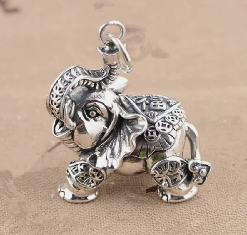 Collectable Chinese Tibetan Silver Carving Animal Elephant  Exquisite Small Pendant Statues