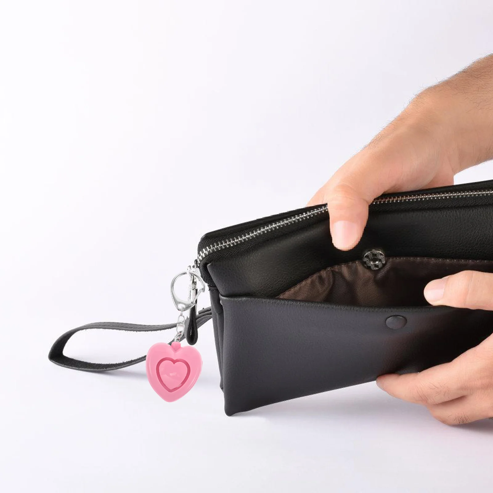 إنذار شخصي محمول على شكل قلب مع ضوء LED ساطع وصوت عالي الديسيبل لأمن السلامة الخارجية للنساء