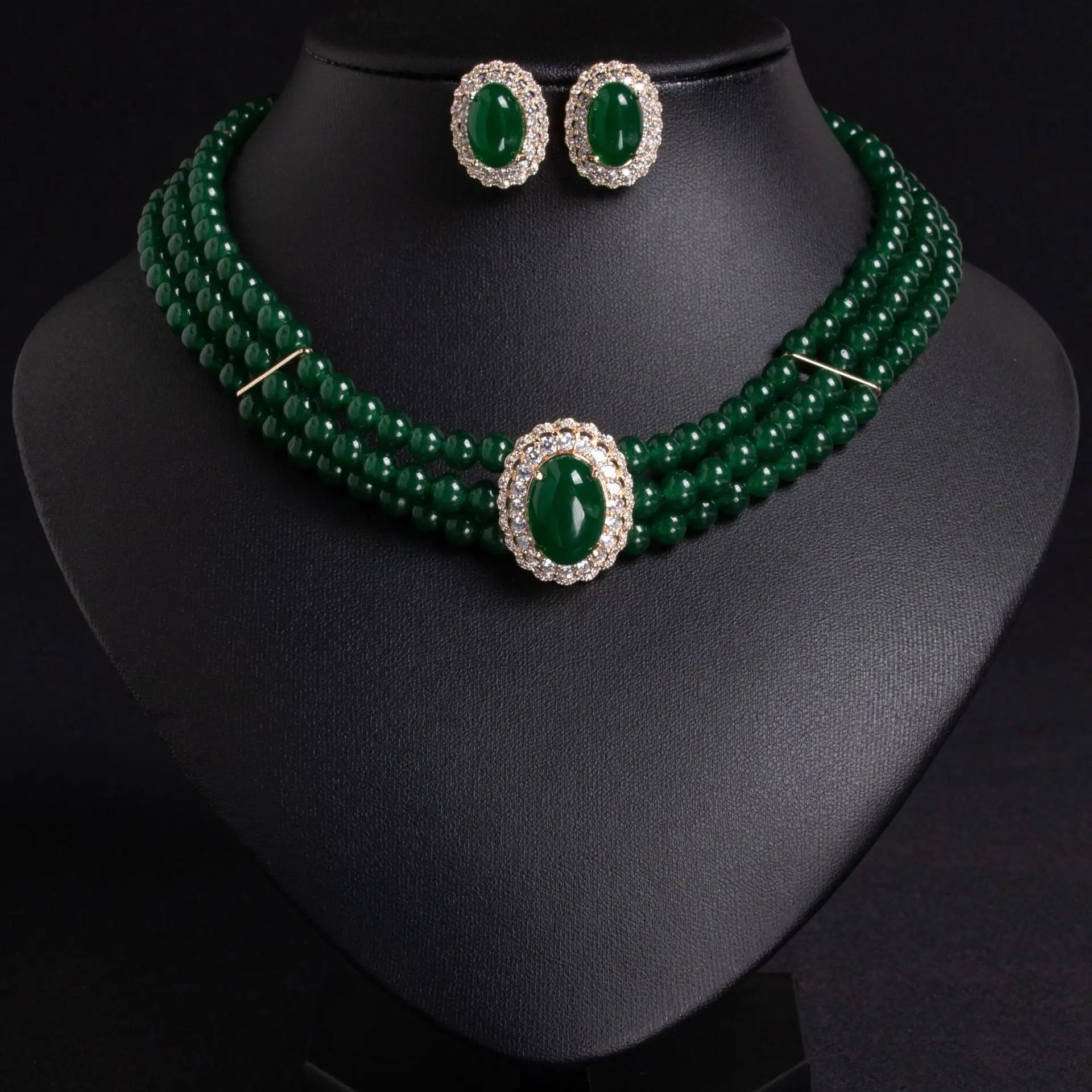 

Light Luxury & Personalized European-American Style Double-Layer Layering Necklace - Emerald Beads, Sparkling Diamond-Accented M