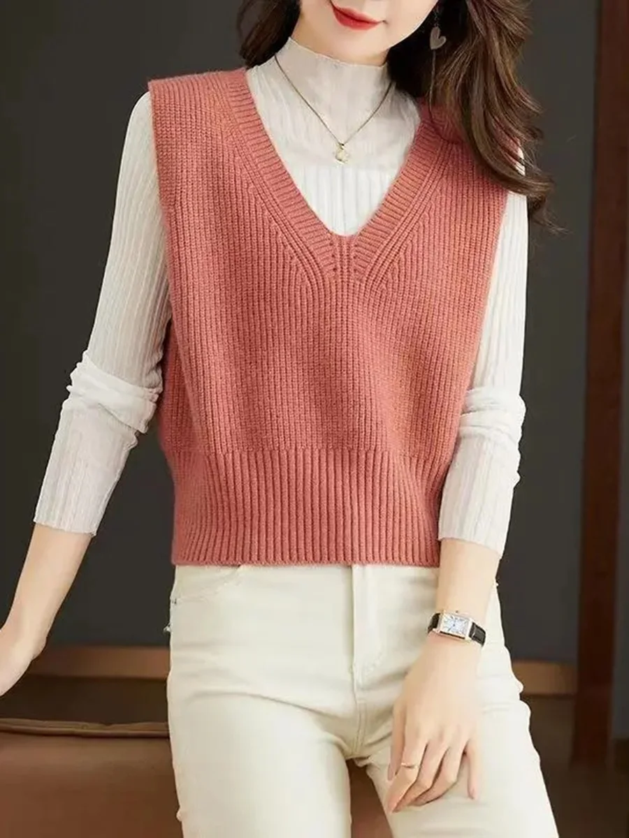 Fashionable Short Women's Vest Sweater V-Neck Brand Buckle Autumn Winter Shoulder Wrap Base Layer Knitted Shirt Commute Style