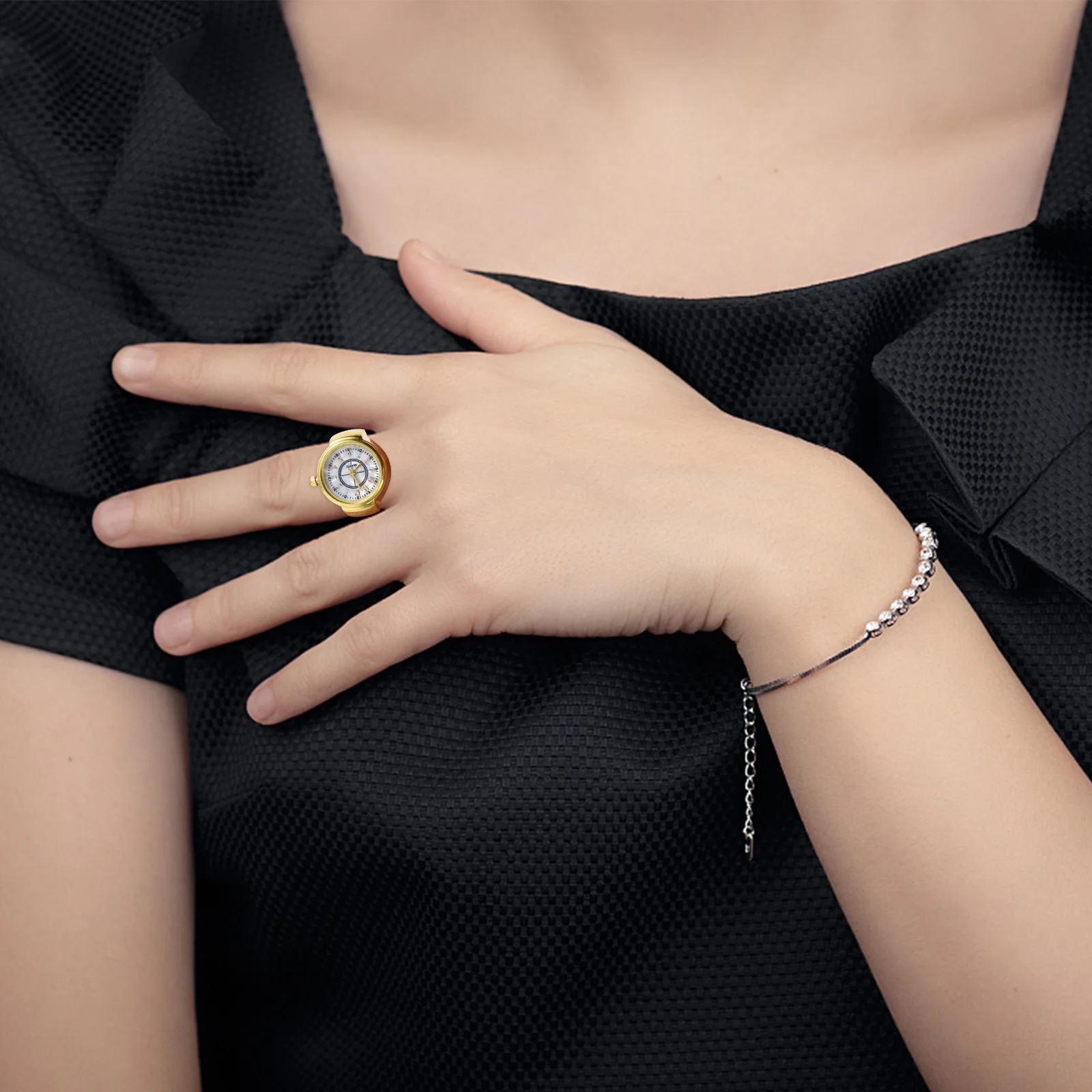 

1Pcs Stylish Mini Ring Watch Silver Classic Quartz Finger Watch Fashion Gift Accessory for Women Men Tourism Wedding